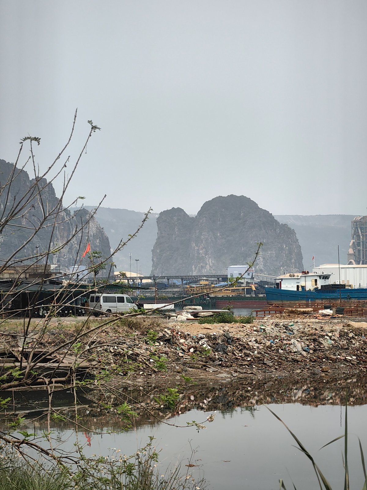 Morning waterway conditions documented in Quang Hanh Ward, Vietnam