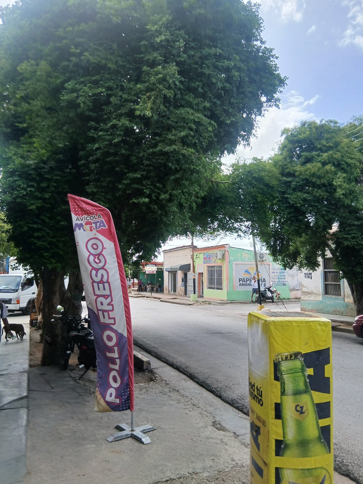 Everyday street life in Santa Ana, Venezuela
