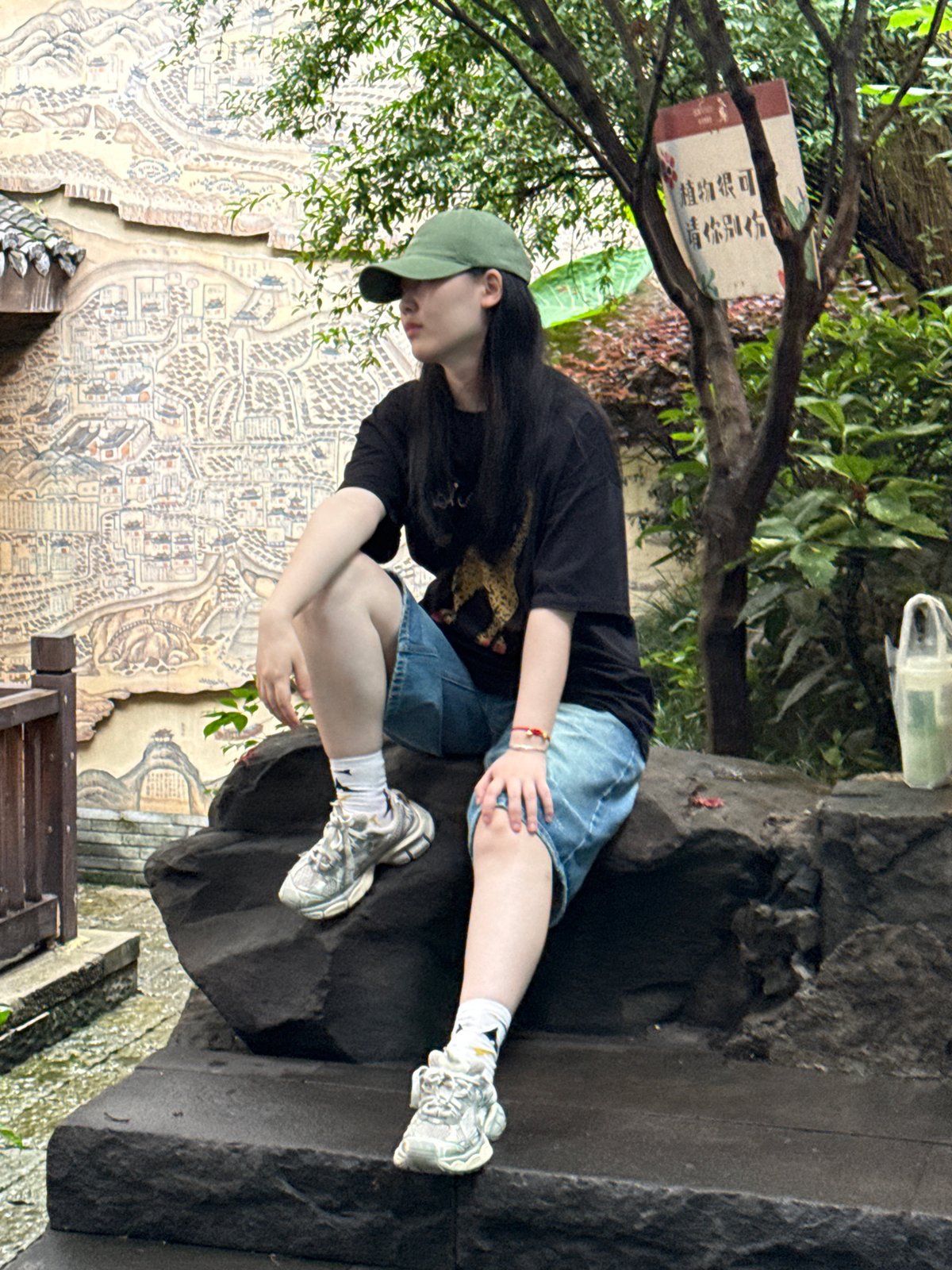 Morning street life captured in Chongqing's historic Yuzhong District