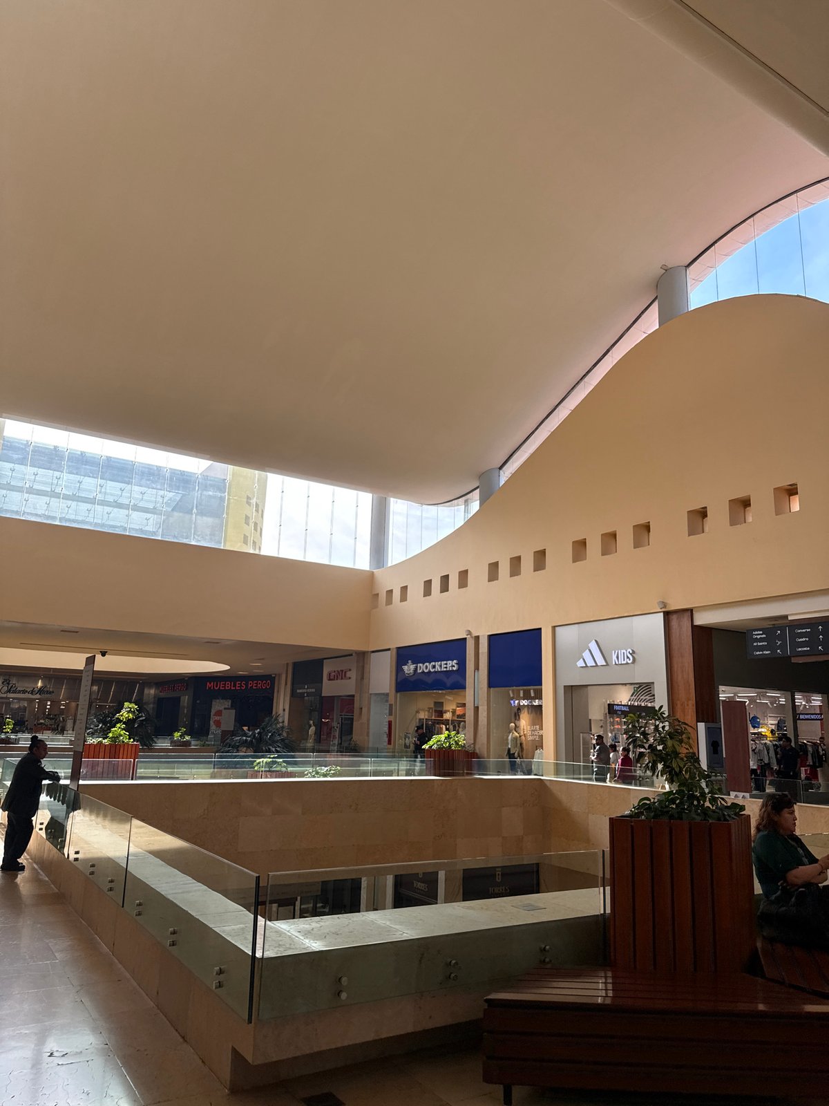 Shopping mall interior architecture documented in Puebla, Mexico
