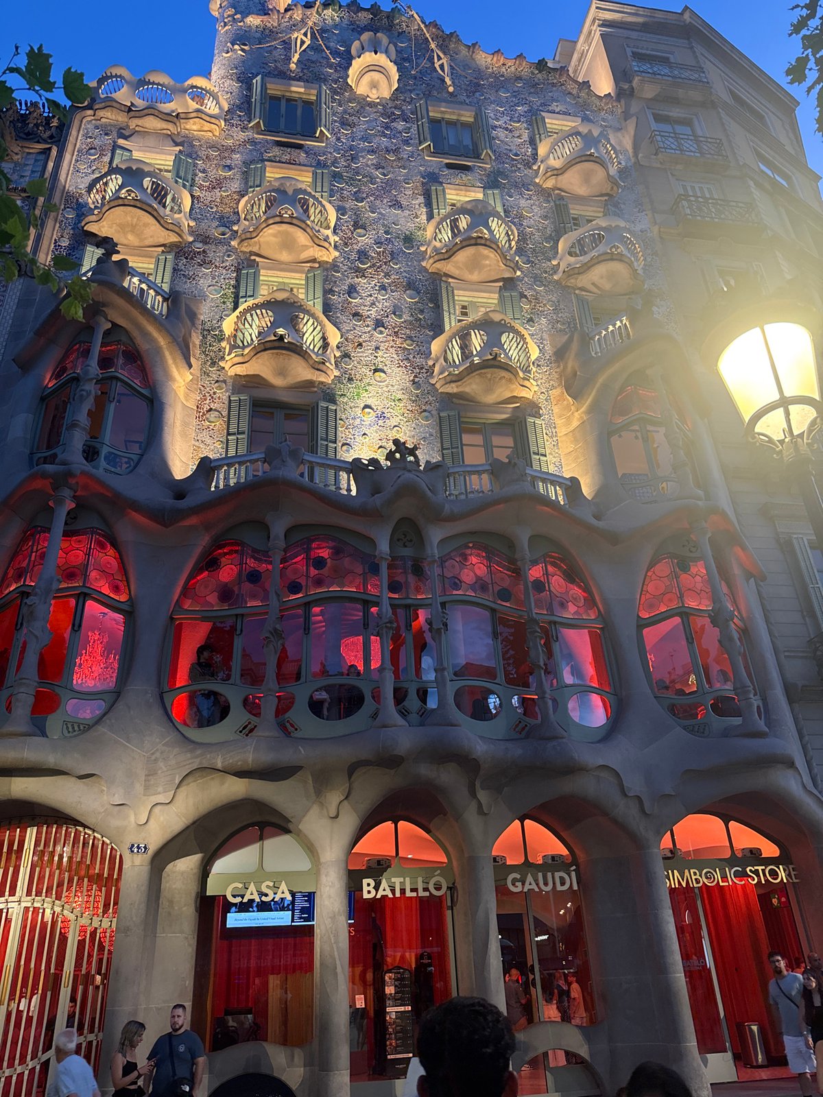 Evening Walking Tour Documents Barcelona's Central Districts and Architecture
