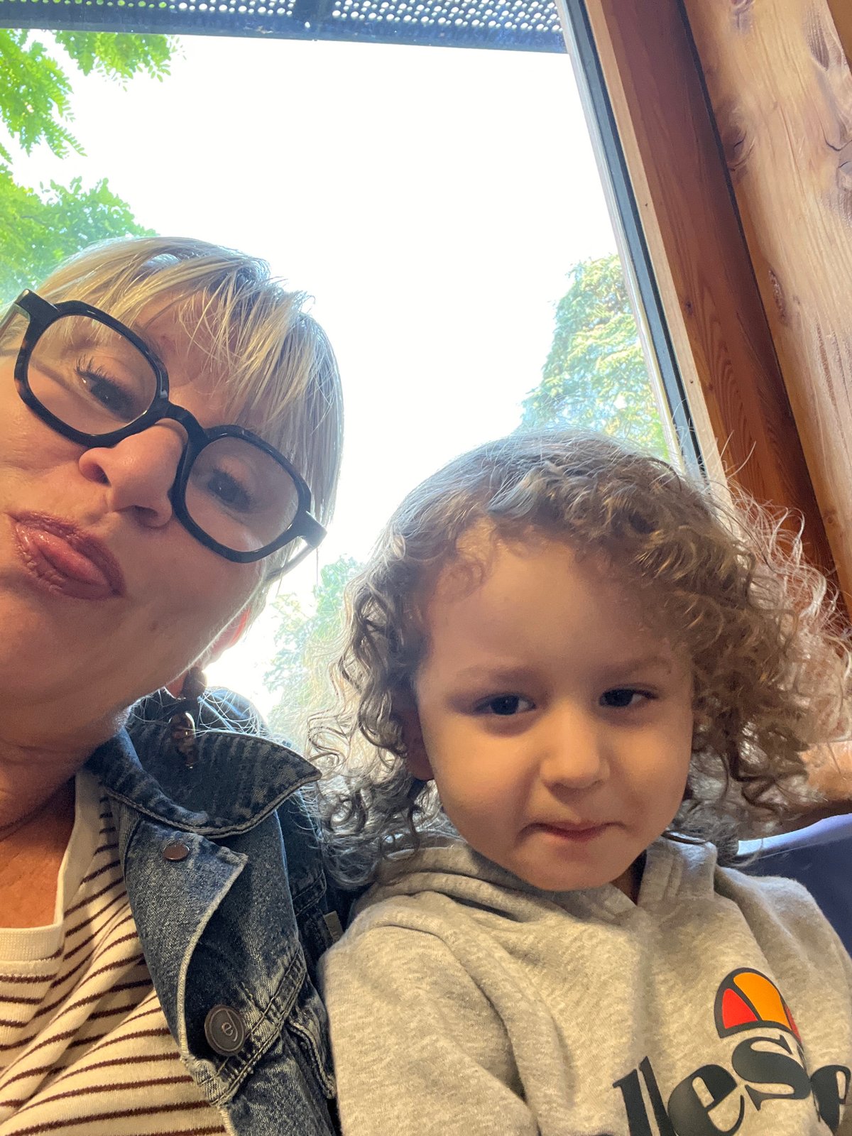 Morning educational activities documented at French children's facility