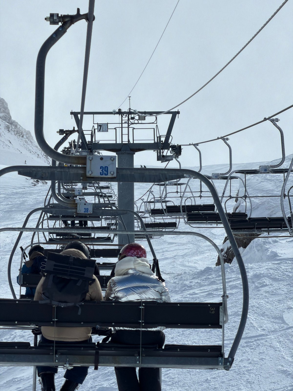 Ski lift operations documented at La Giettaz resort
