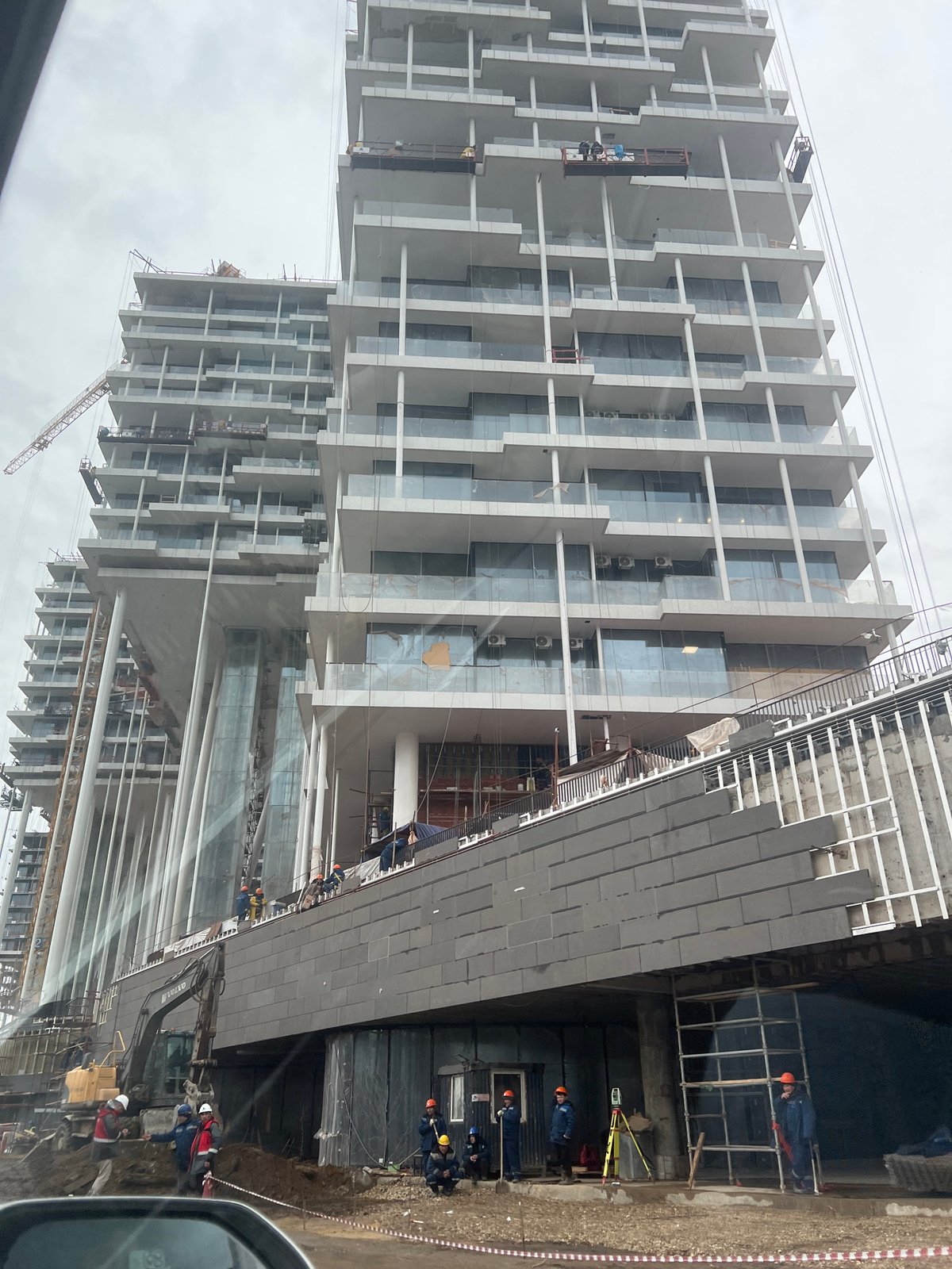 Construction continues on modern building project in Khimki