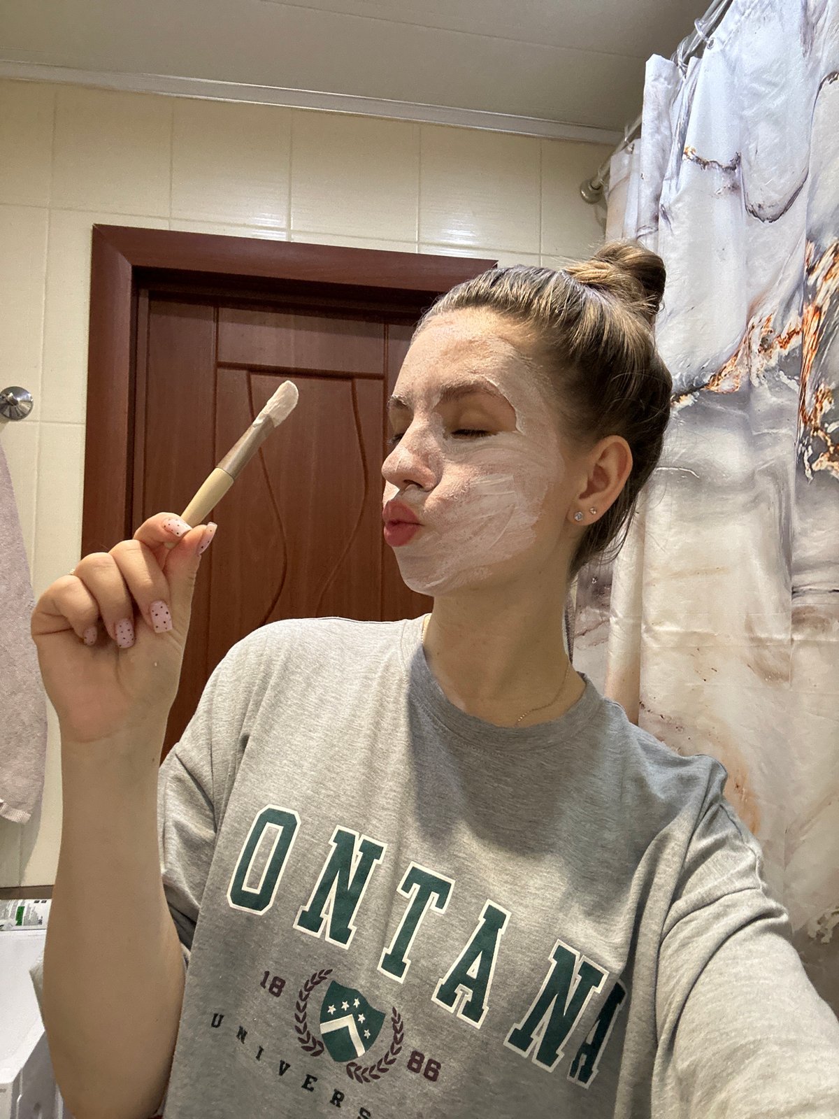 Woman documents morning skincare routine in Klin bathroom