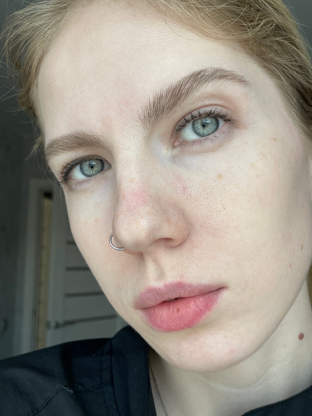 Woman documents morning routine through selfies in Izhevsk