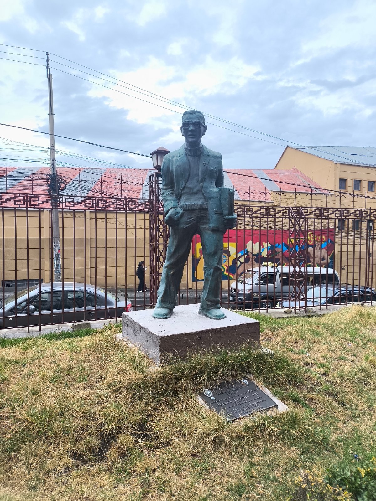 Two statues documented in La Paz public spaces
