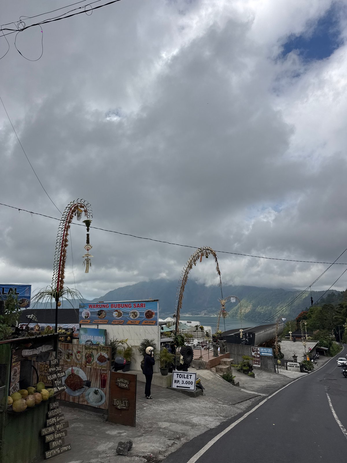 Kintamani roadside: cafes, lake views, and mountain scenery