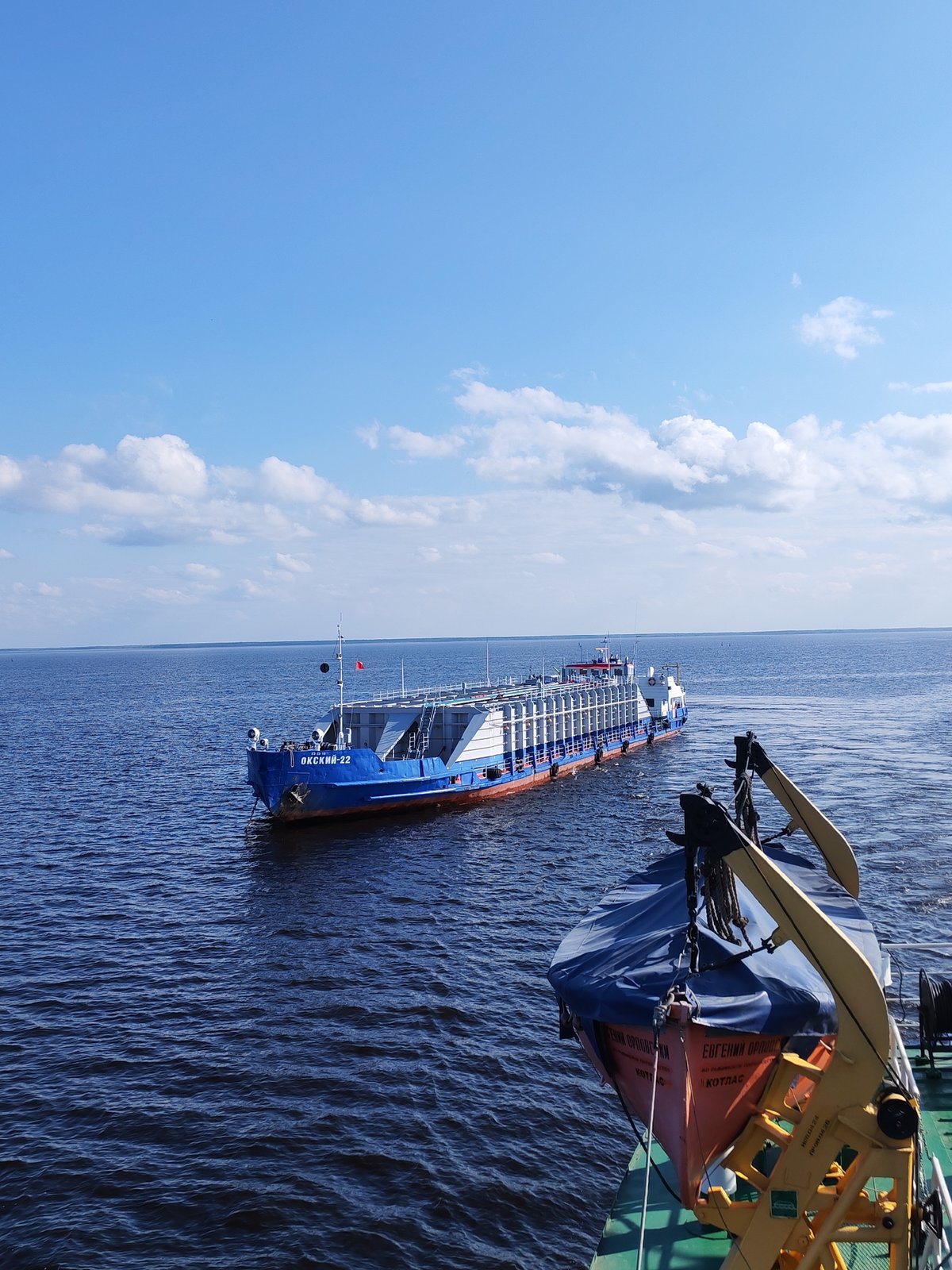 Ship Okskiy-22 spotted on waters near Bol'shie Mkhi, Russia