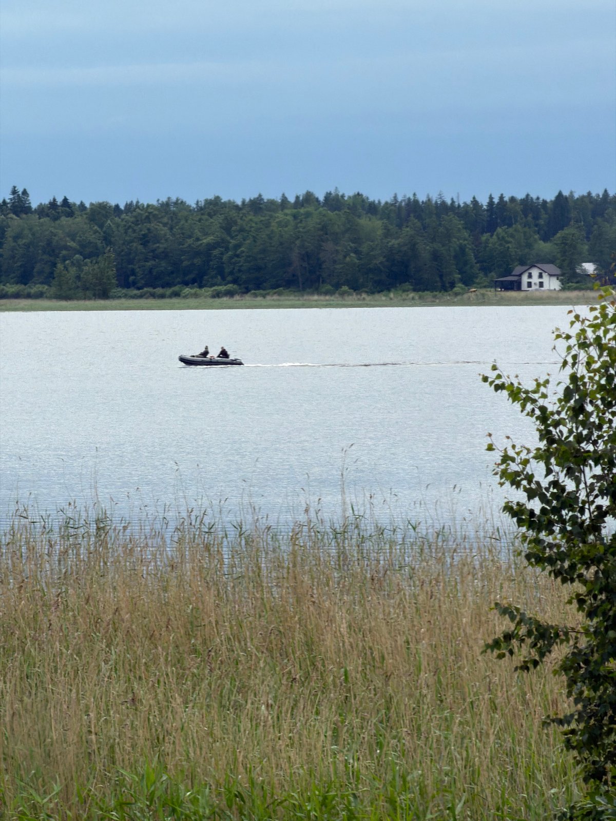 Boating and parking scenes at Kuznechnoye waterfront
