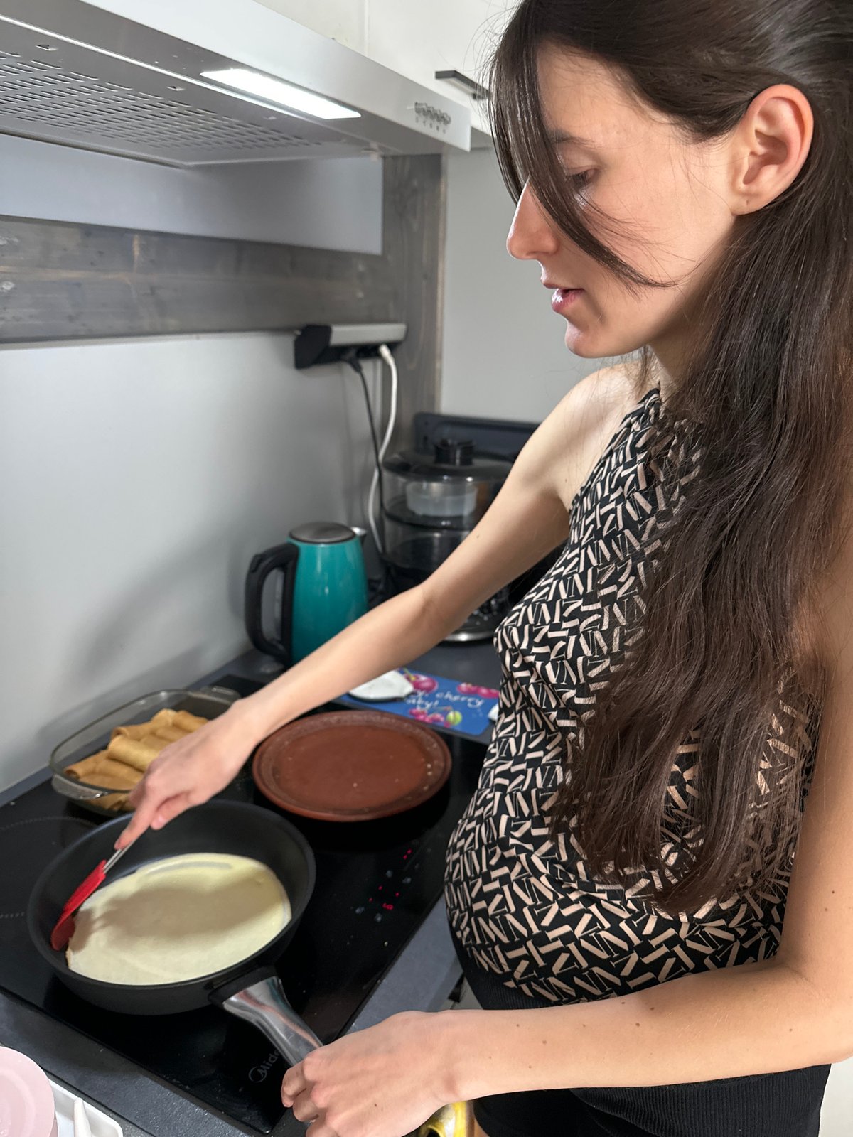 Morning domestic moments captured in Wisła kitchen scenes