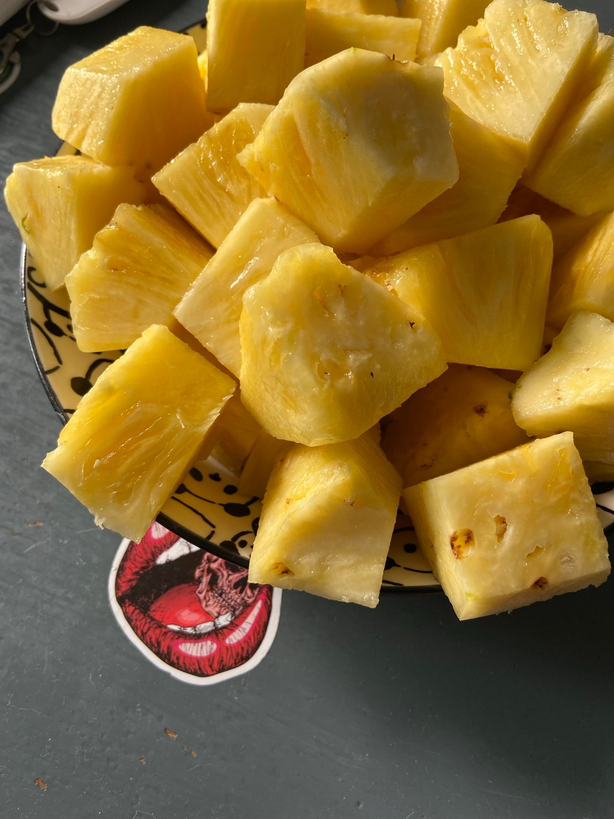 Fresh pineapple and a yawning cat on a lazy Minsk morning