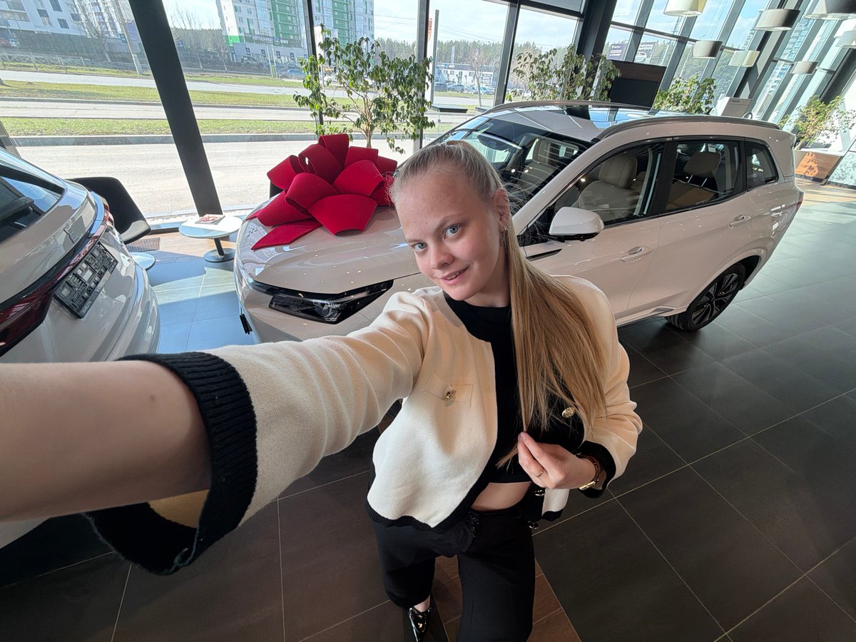 Woman documents car dealership visit in Izhevsk with selfies