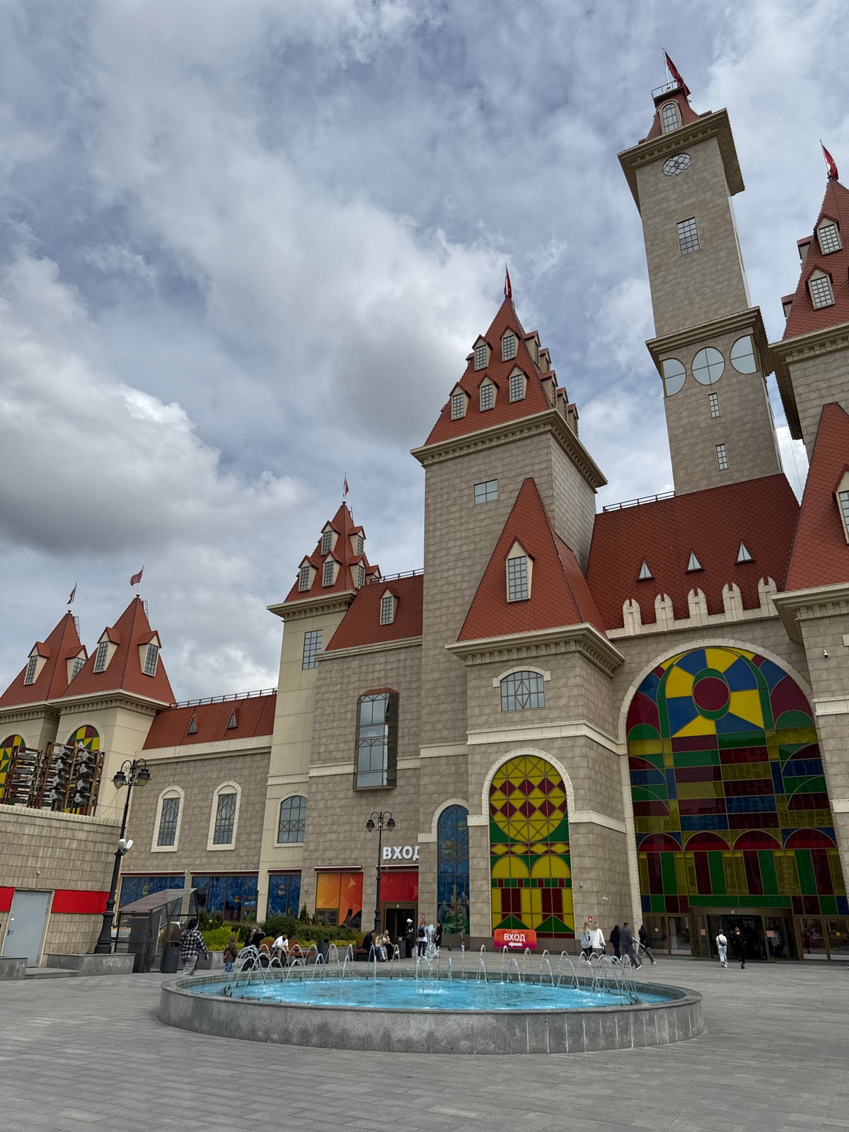 Visitors gather at fairytale castle complex in Moscow