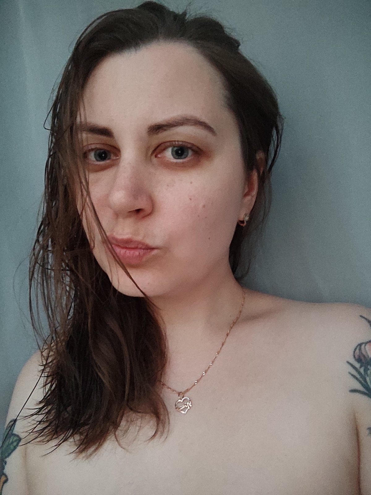 Selfie session with a gray cat cameo