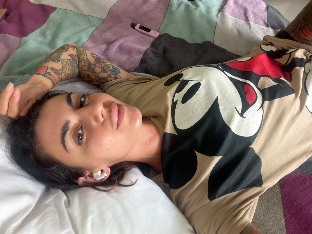 Downtime in Kuta Selatan, earphones in and relaxing