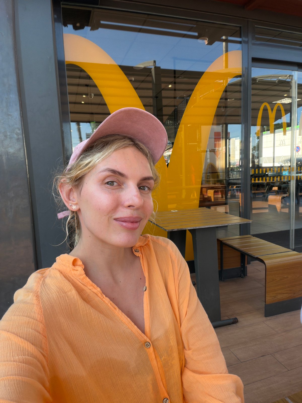 McDonald's stop in Sedaví on a sunny afternoon