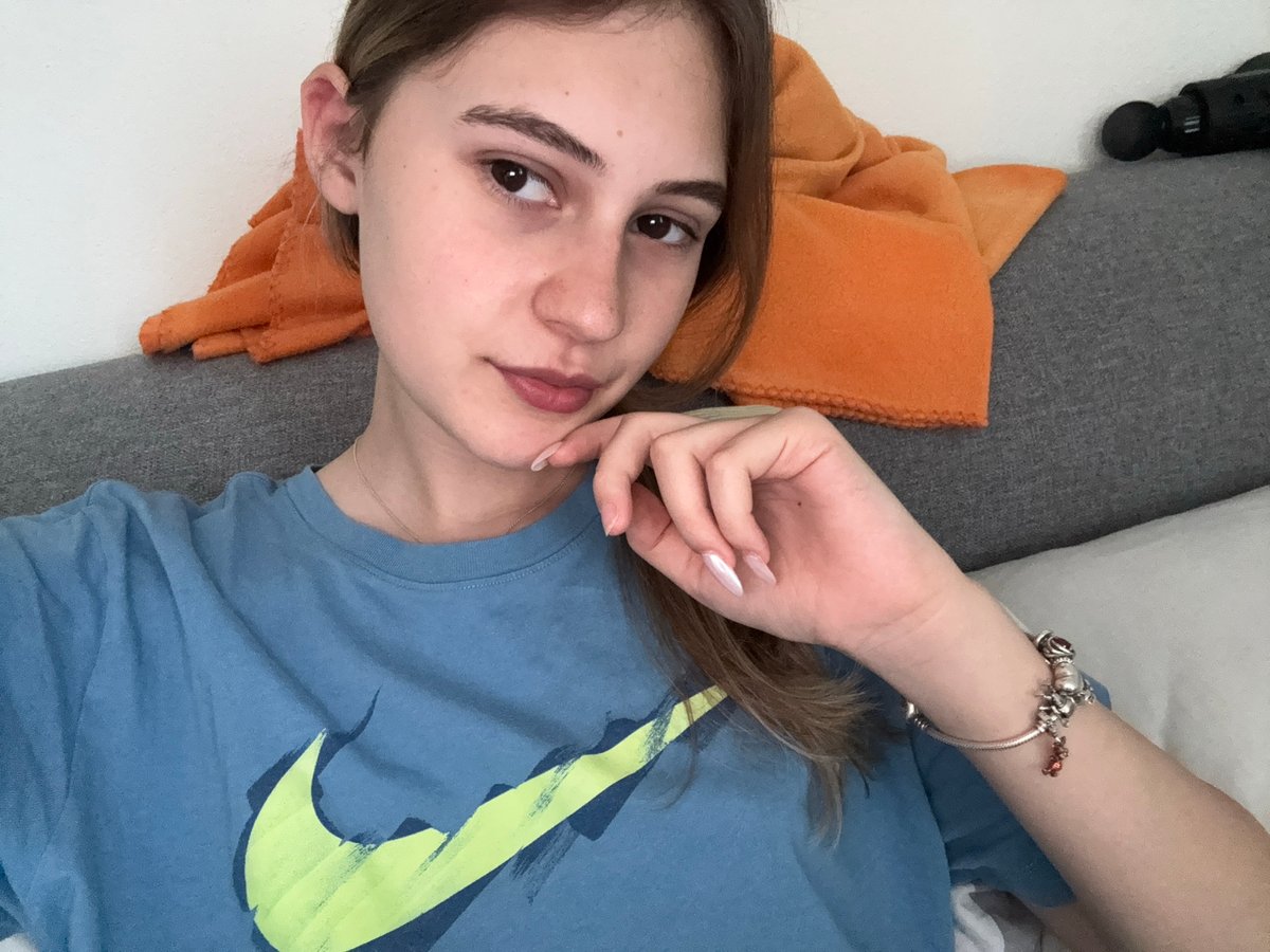 Chilling at home in Forbach with selfies and a coloring book