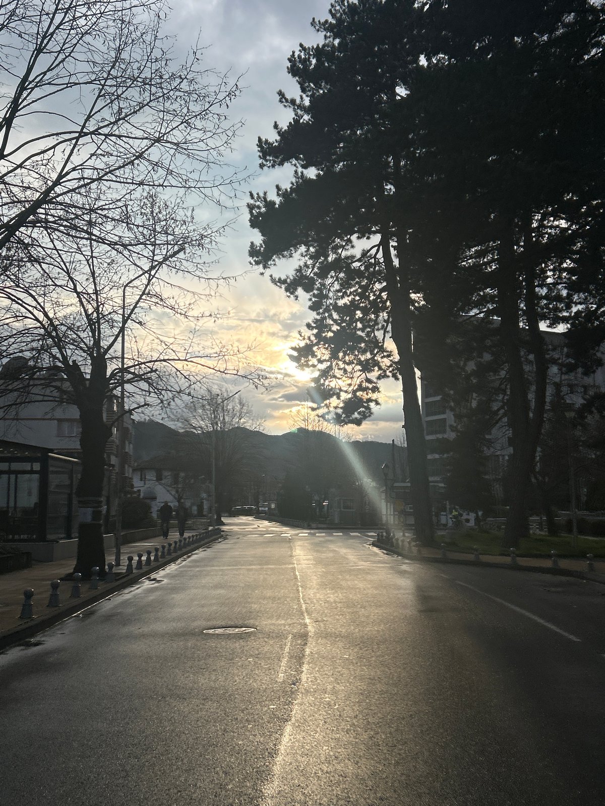 Spring afternoon scenes documented in Zlatograd, Bulgaria streets