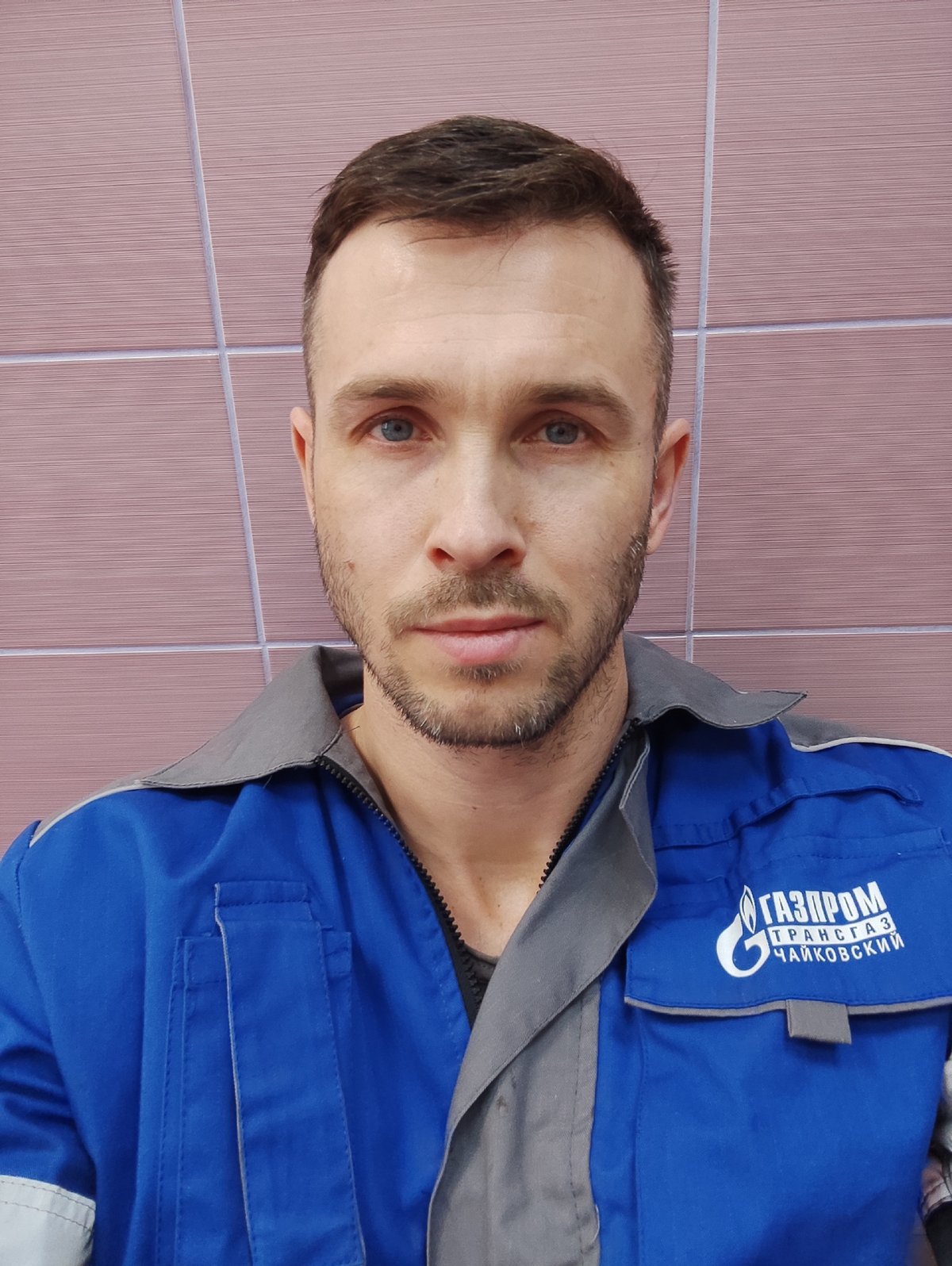 Gazprom Transgaz employee observed in corporate uniform indoors