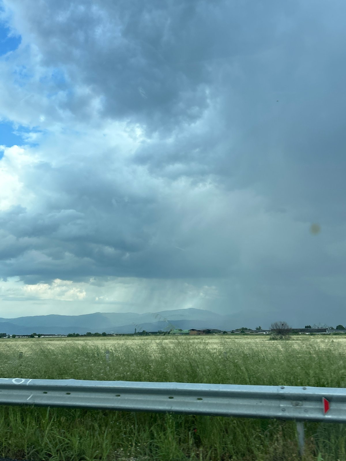 Driver documents dramatic sky changes during Bulgaria highway journey