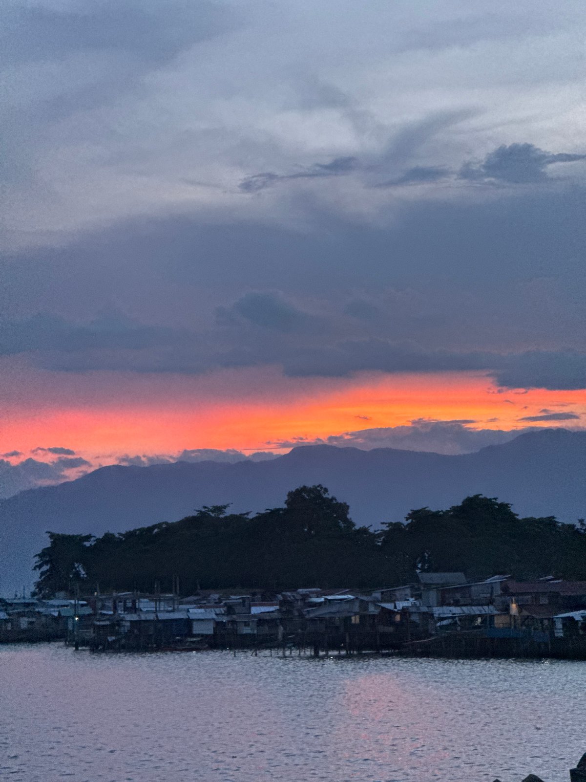 Davao City waterfront sunset captured by multiple witnesses