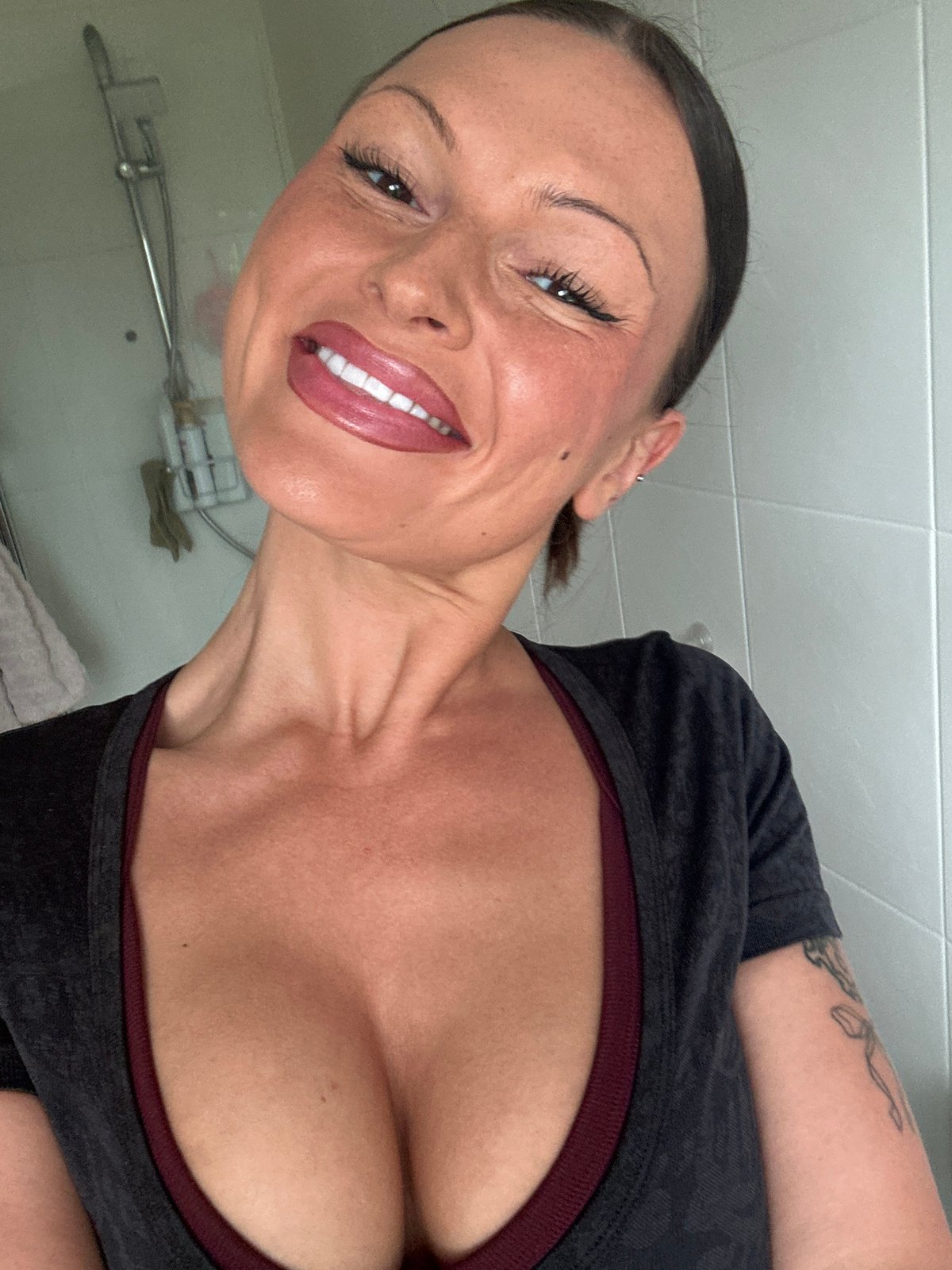 Woman takes selfie photograph in Tunbridge Wells