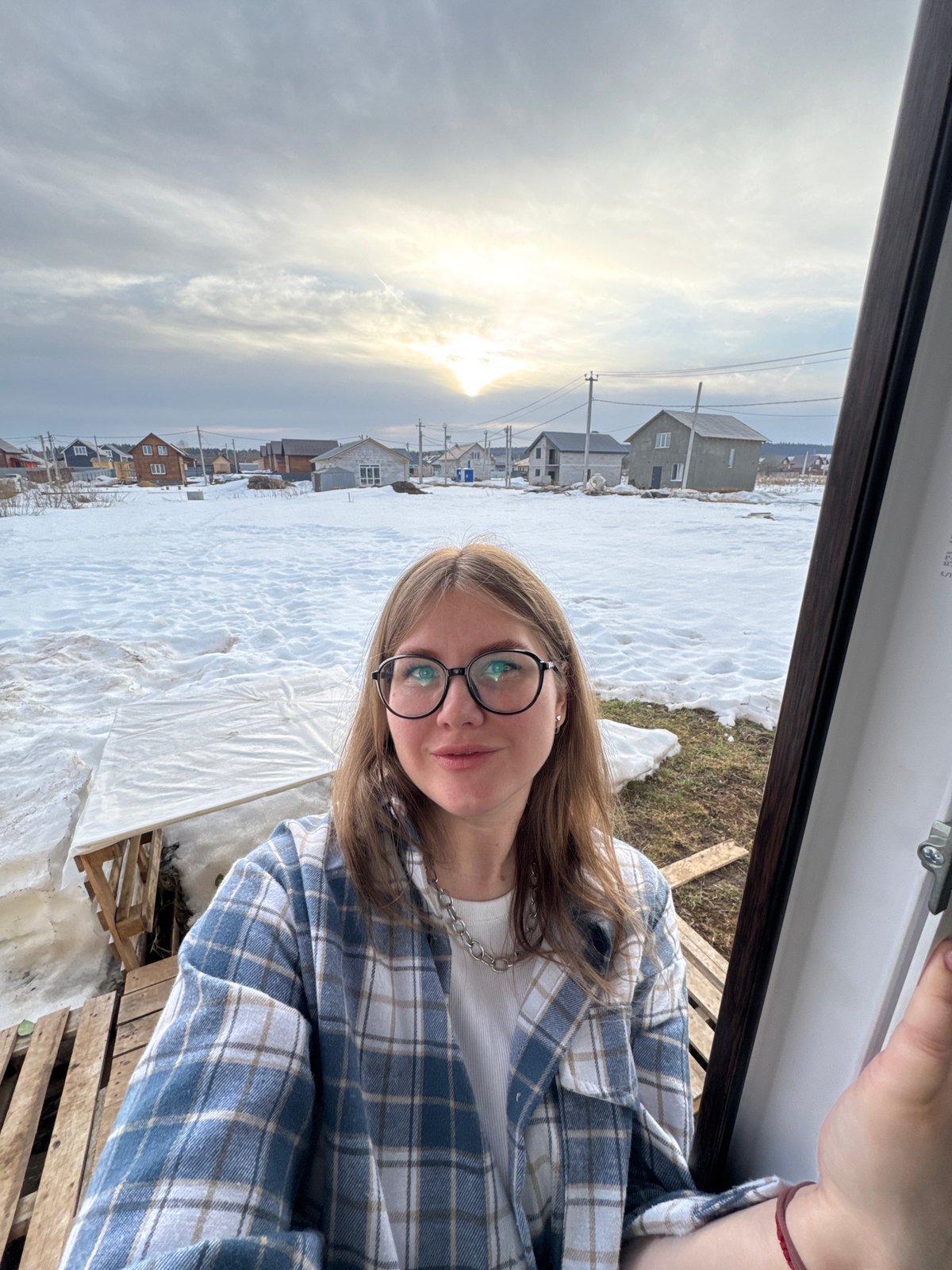 Woman captures morning moments with pet at Russian home