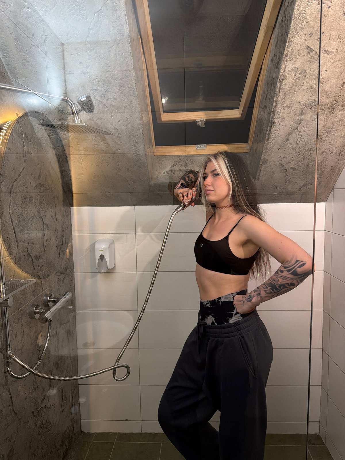 Couple takes bathroom mirror selfies in Belgrade apartment