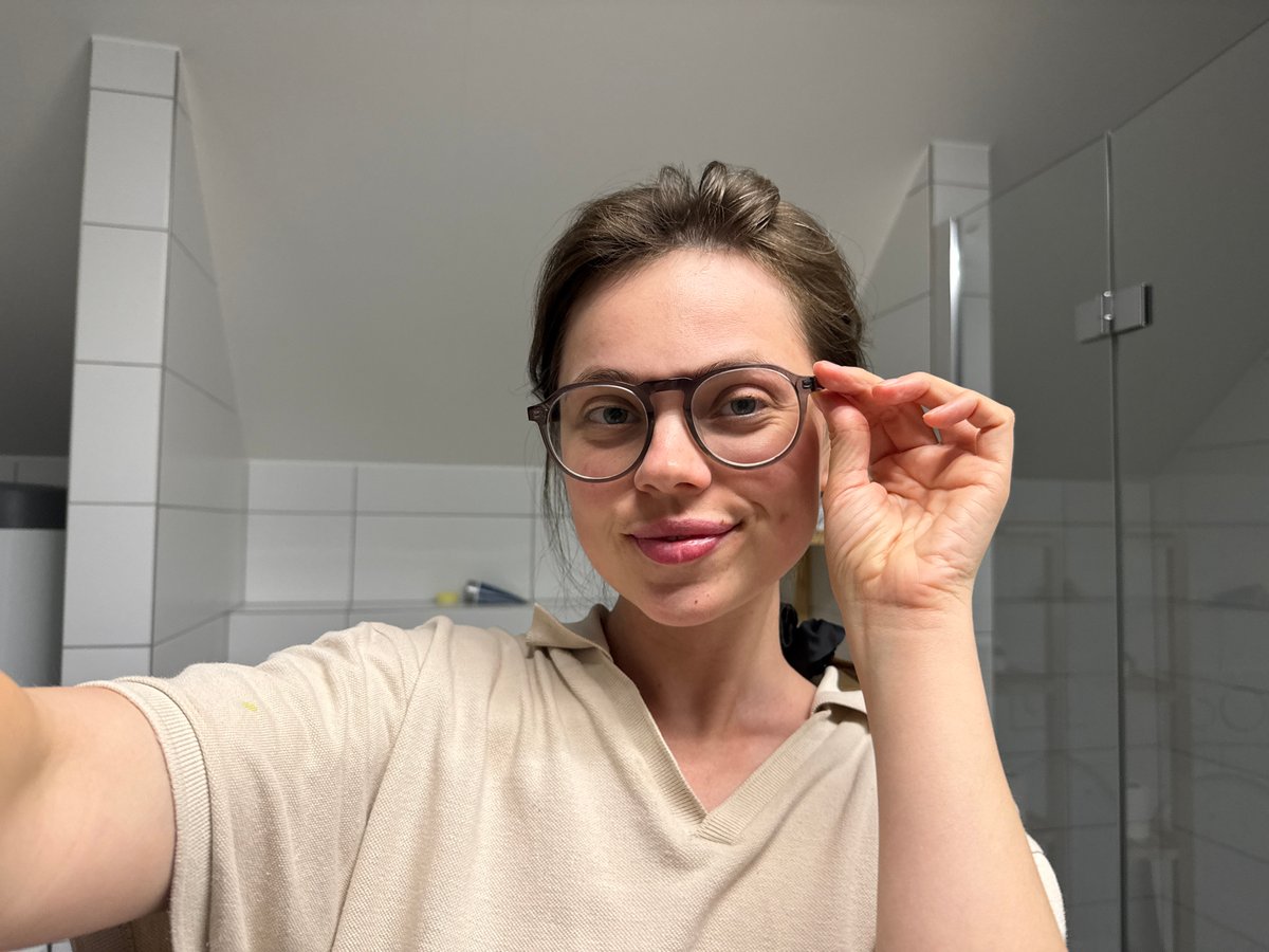 Evening dental routine with electric brush and whitening device