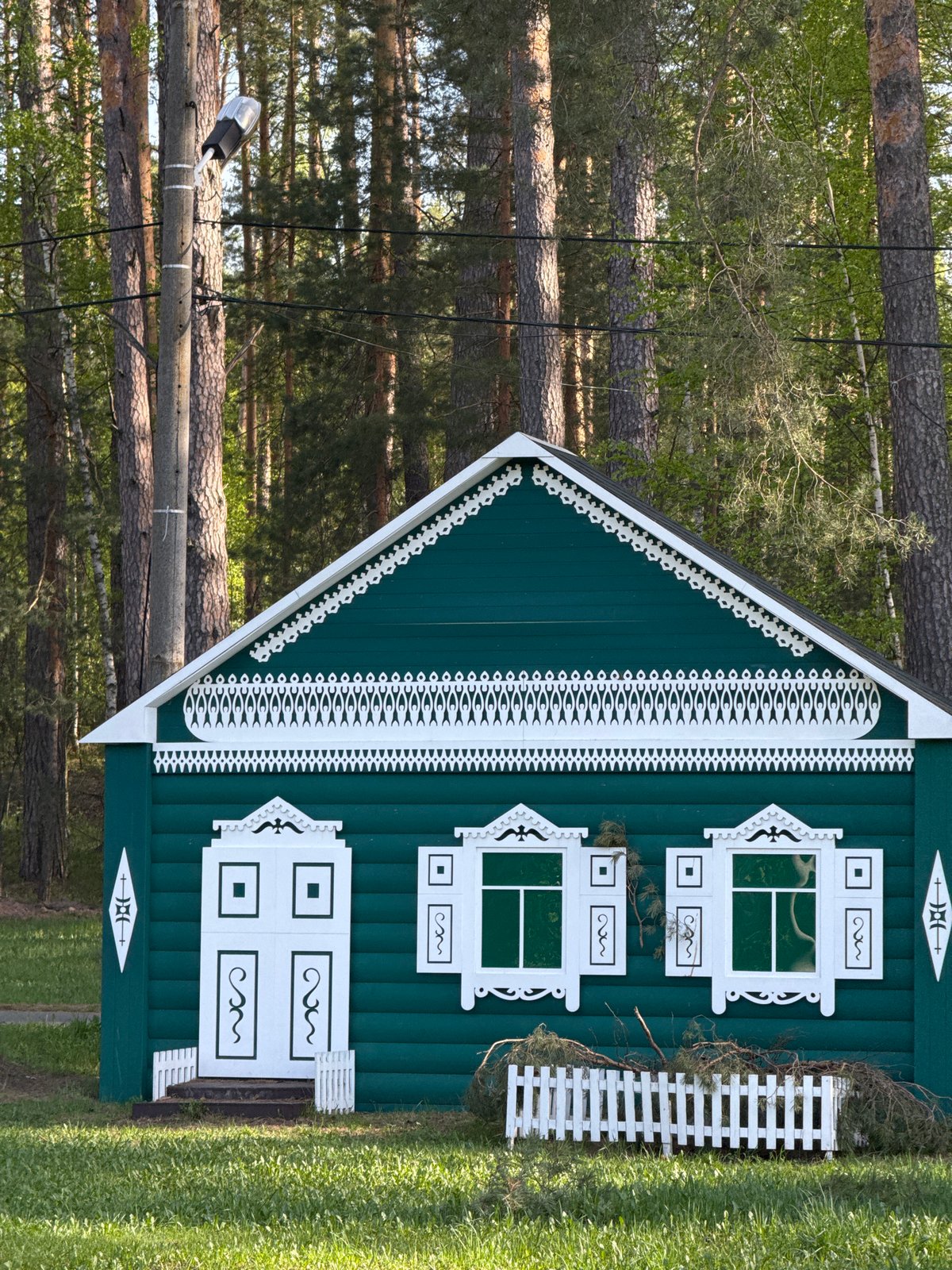 Kazan residents document local architecture, flooding, cyclists during afternoon