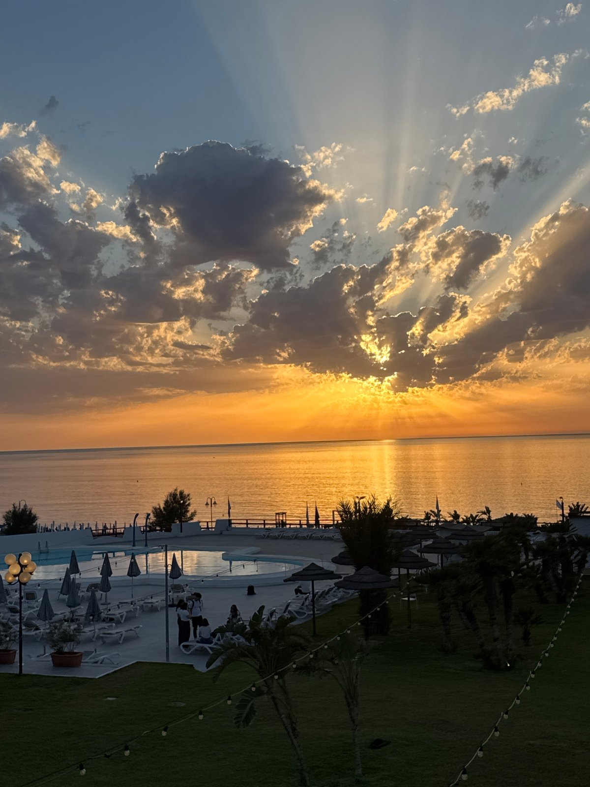 Dramatic Mediterranean sunset captivates witnesses across Sicilian coast