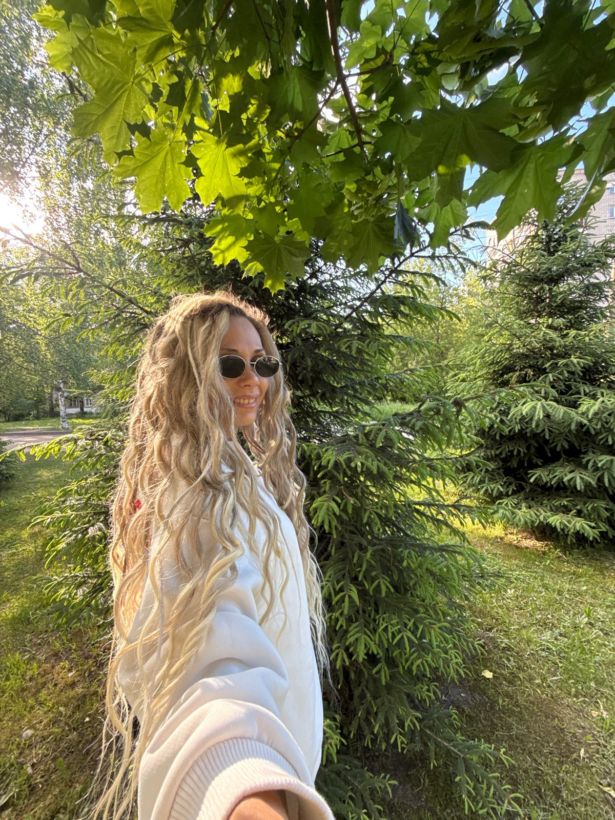 Sunny day selfies and DJ session captured in Russia