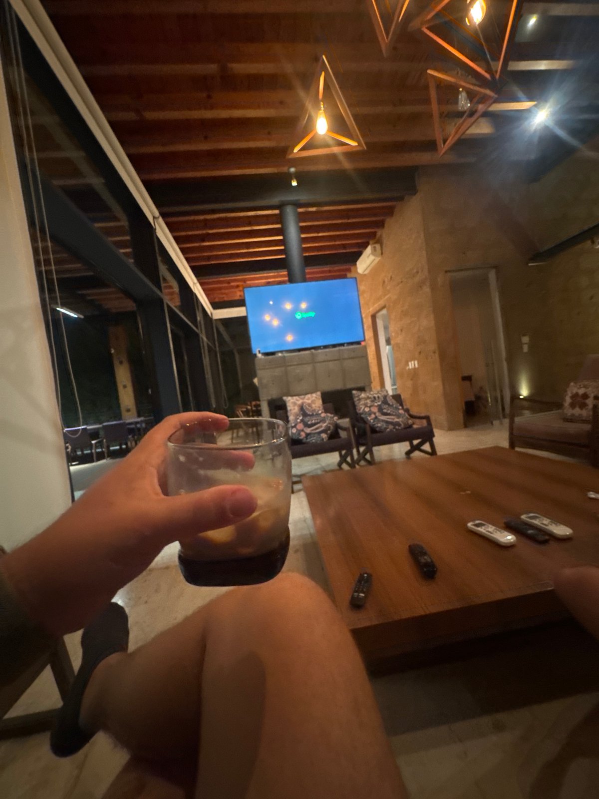 Person holds empty glass in Valle de Bravo interior