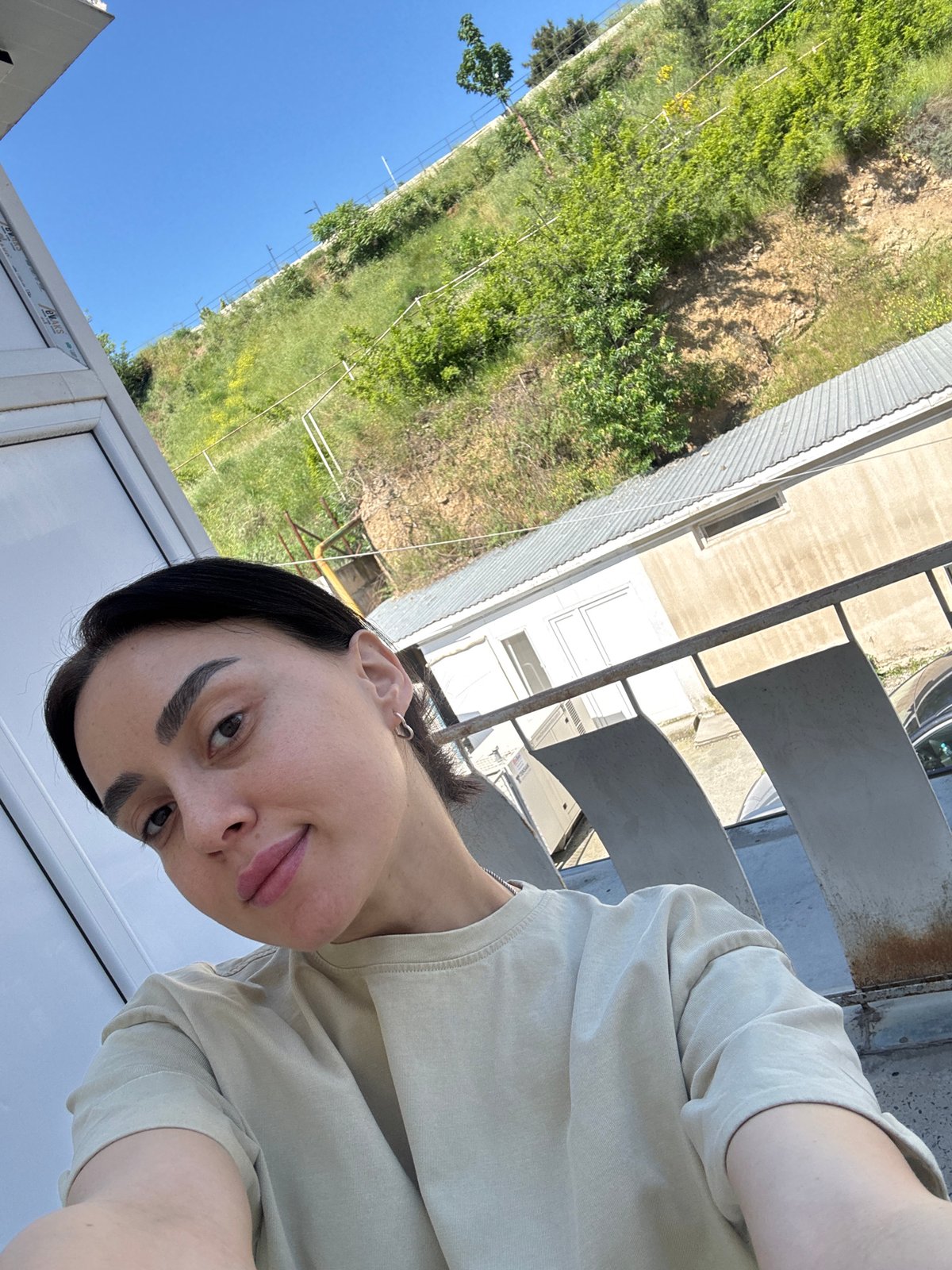 Woman documents morning routine across Tbilisi locations in 12-minute span