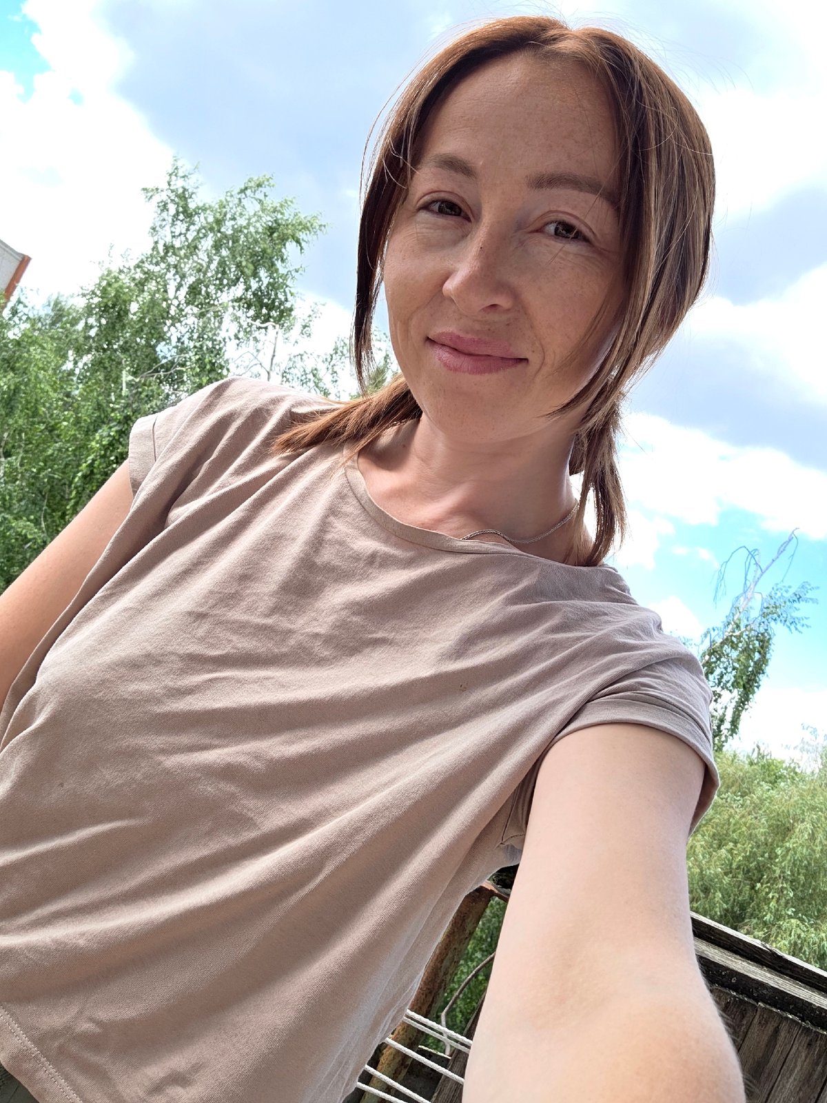 Casual morning in Chaikovsky: selfies, snacks, and mobile gaming