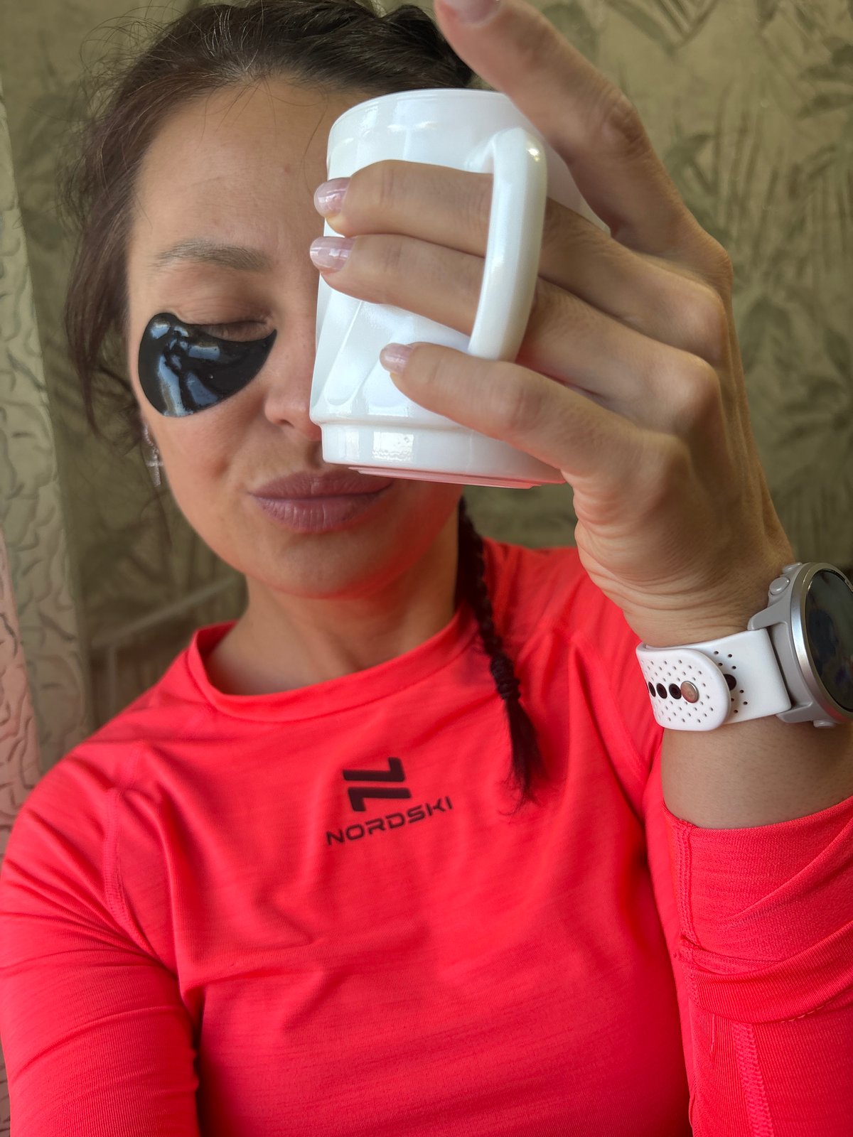 Woman documents quiet morning hours at home in Chaikovsky