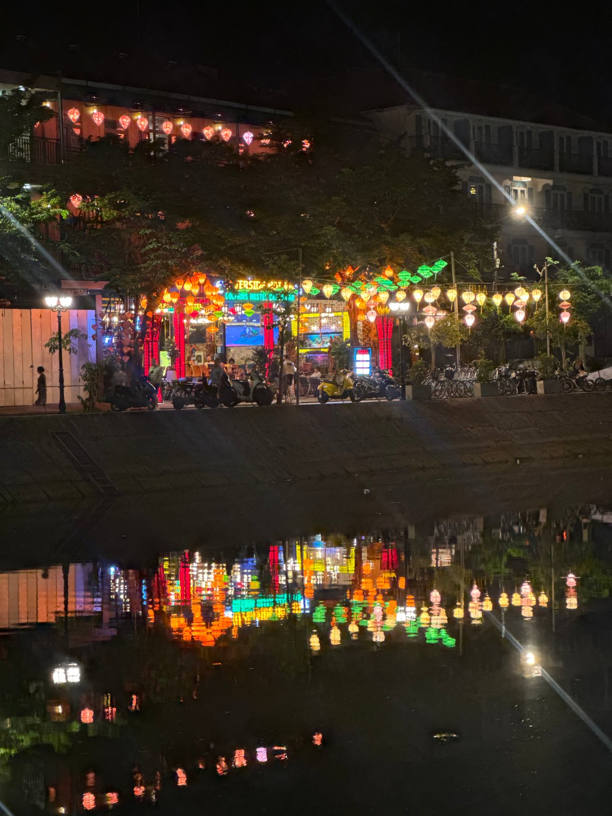 Evening dining and lantern-lit streets captured in Hội An Ward
