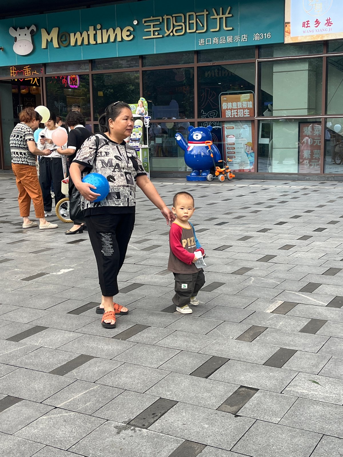 Families and kids fill a Yuzhong District commercial plaza