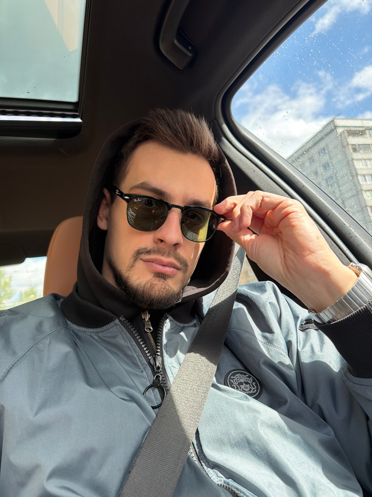 Driver puts on sunglasses in car in Krasnoyarsk