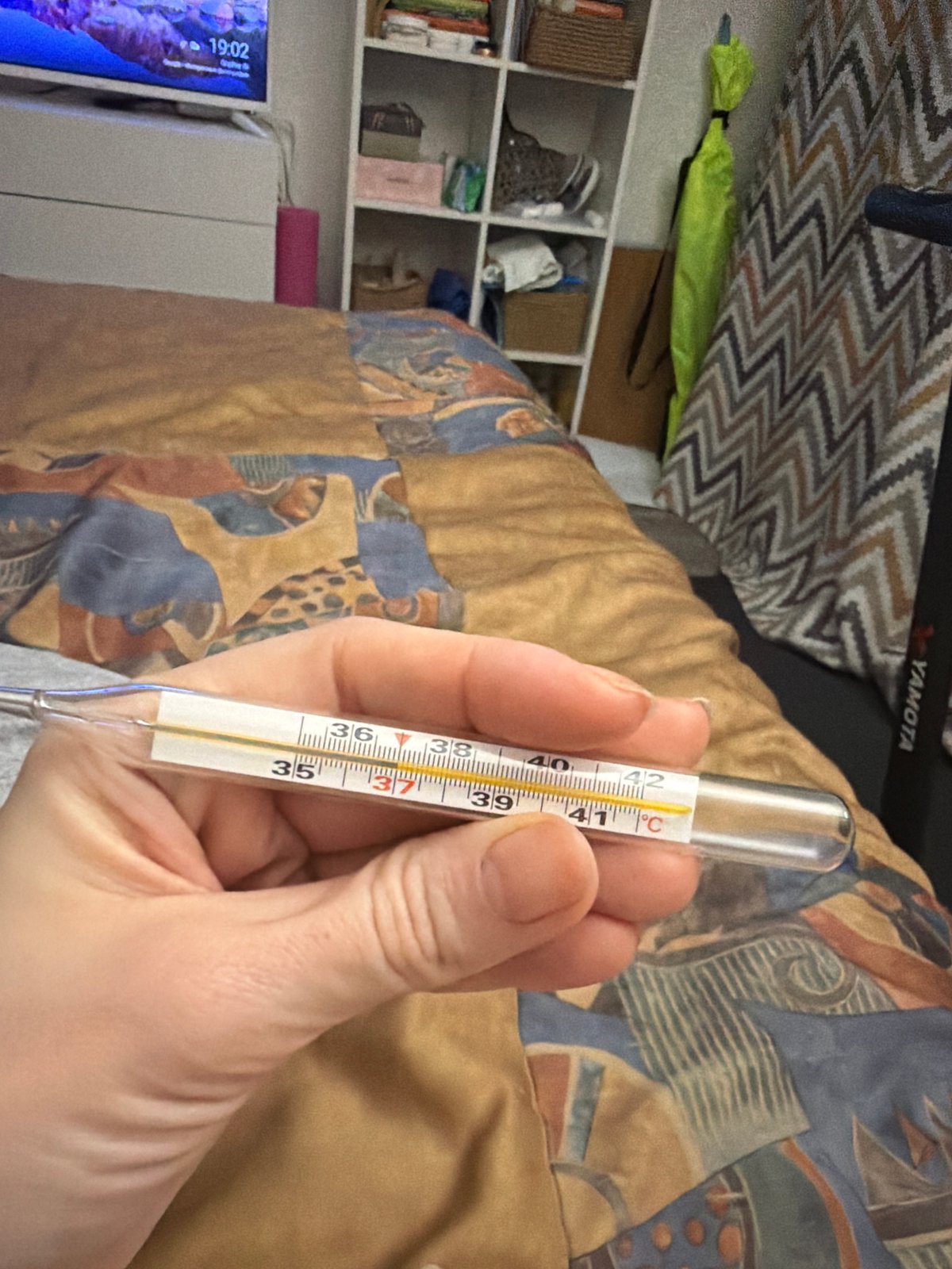 Woman documents high fever exceeding 41°C in Perm home