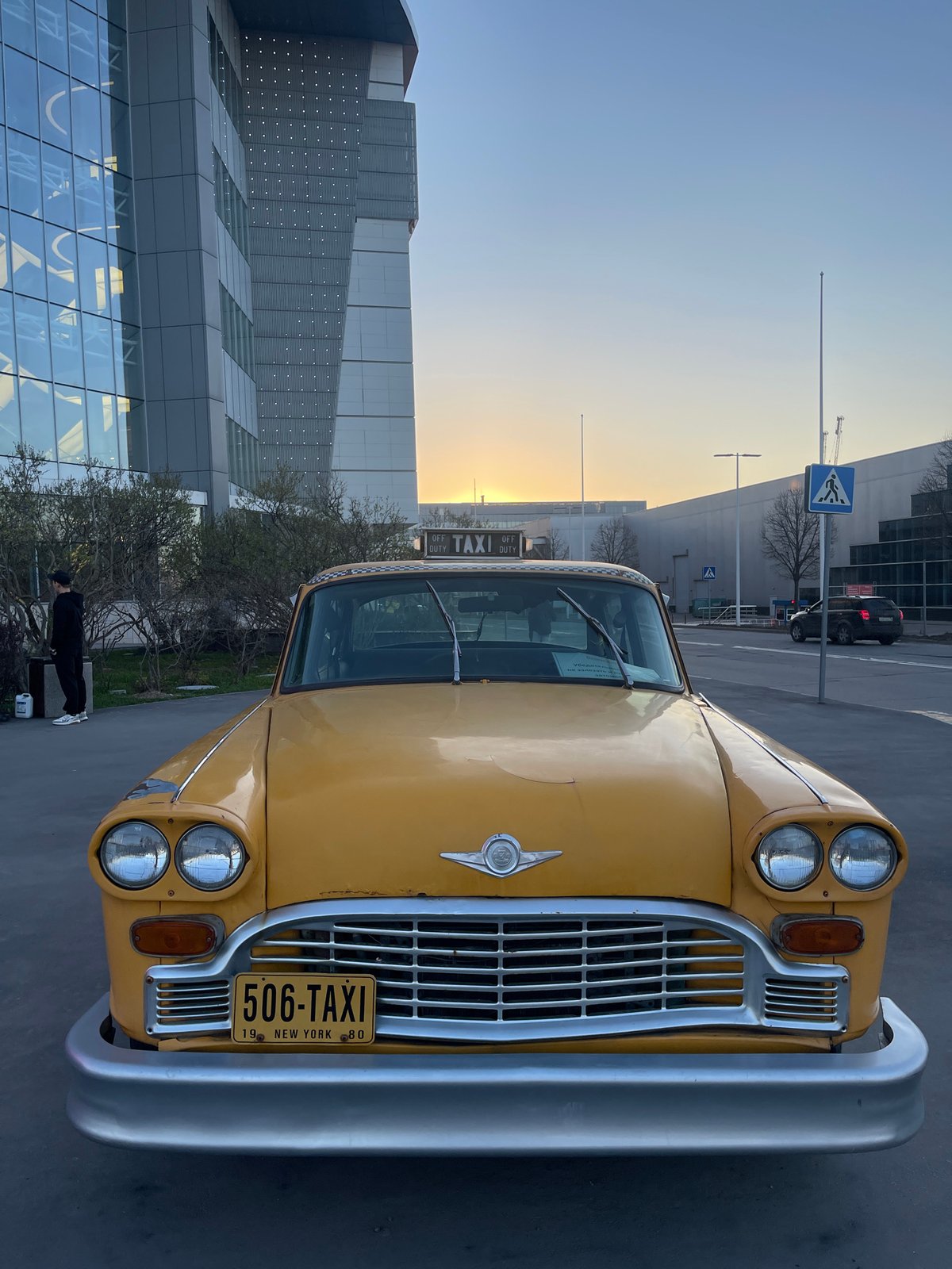 Vintage NYC taxi, police car spotted in Moscow