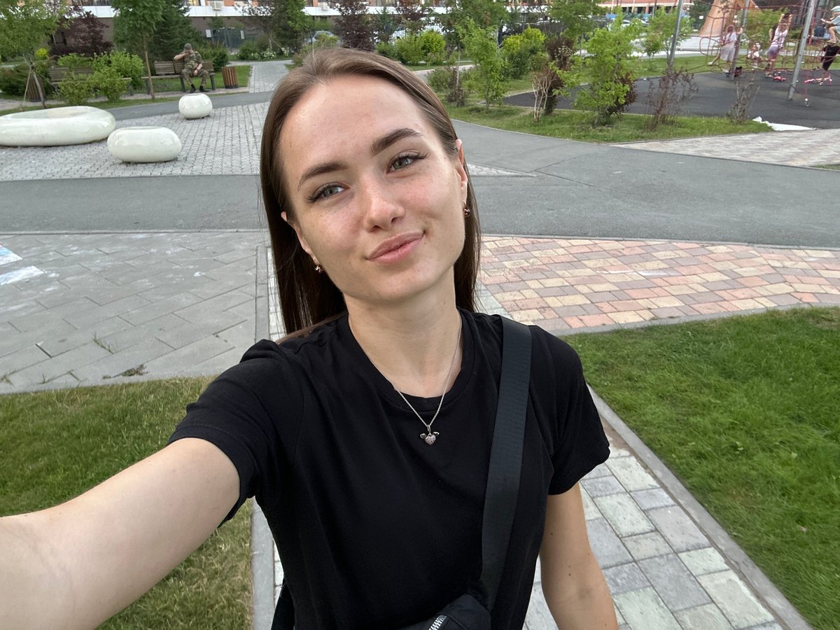 Selfies and street scenes around Novosibirsk's residential and civic areas