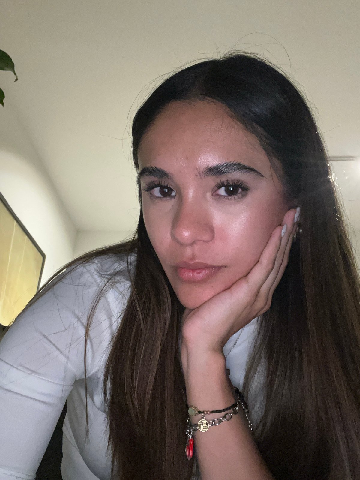 Woman takes late-night selfies using Photo Booth in Mexico