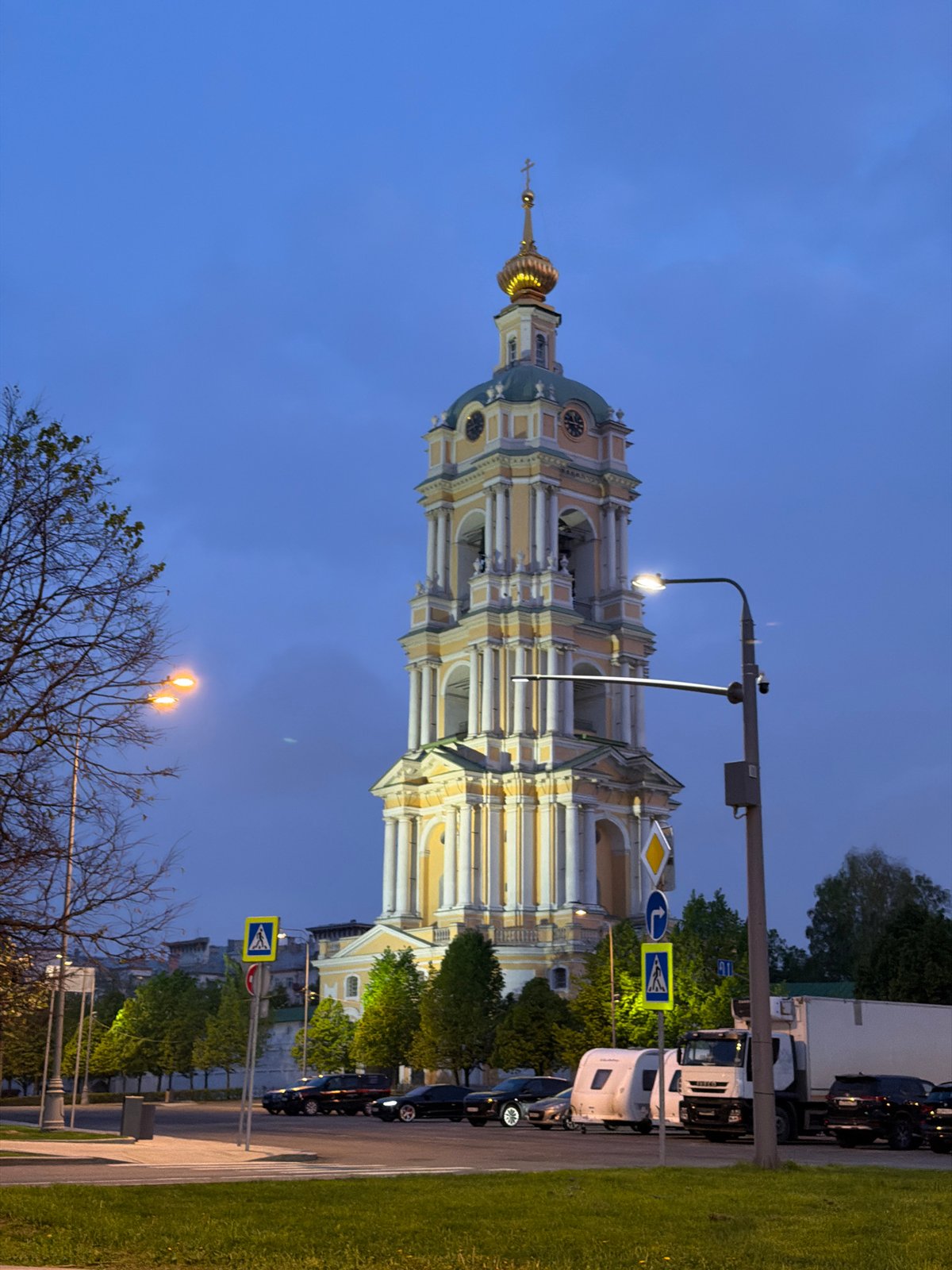 Moscow evening captured: historic church, traffic jam, twilight streets