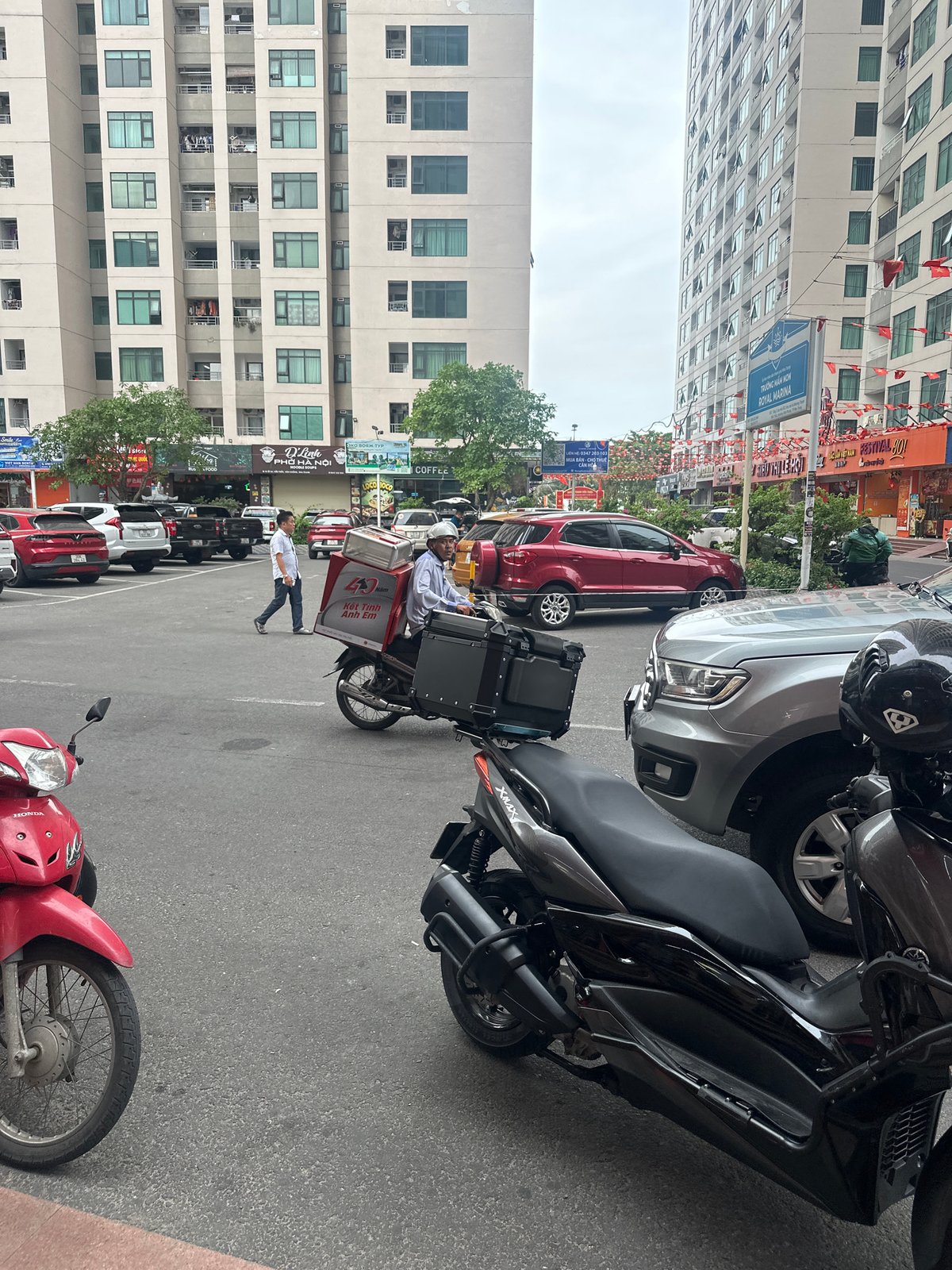 Morning street life documented across Bac Nha Trang Ward