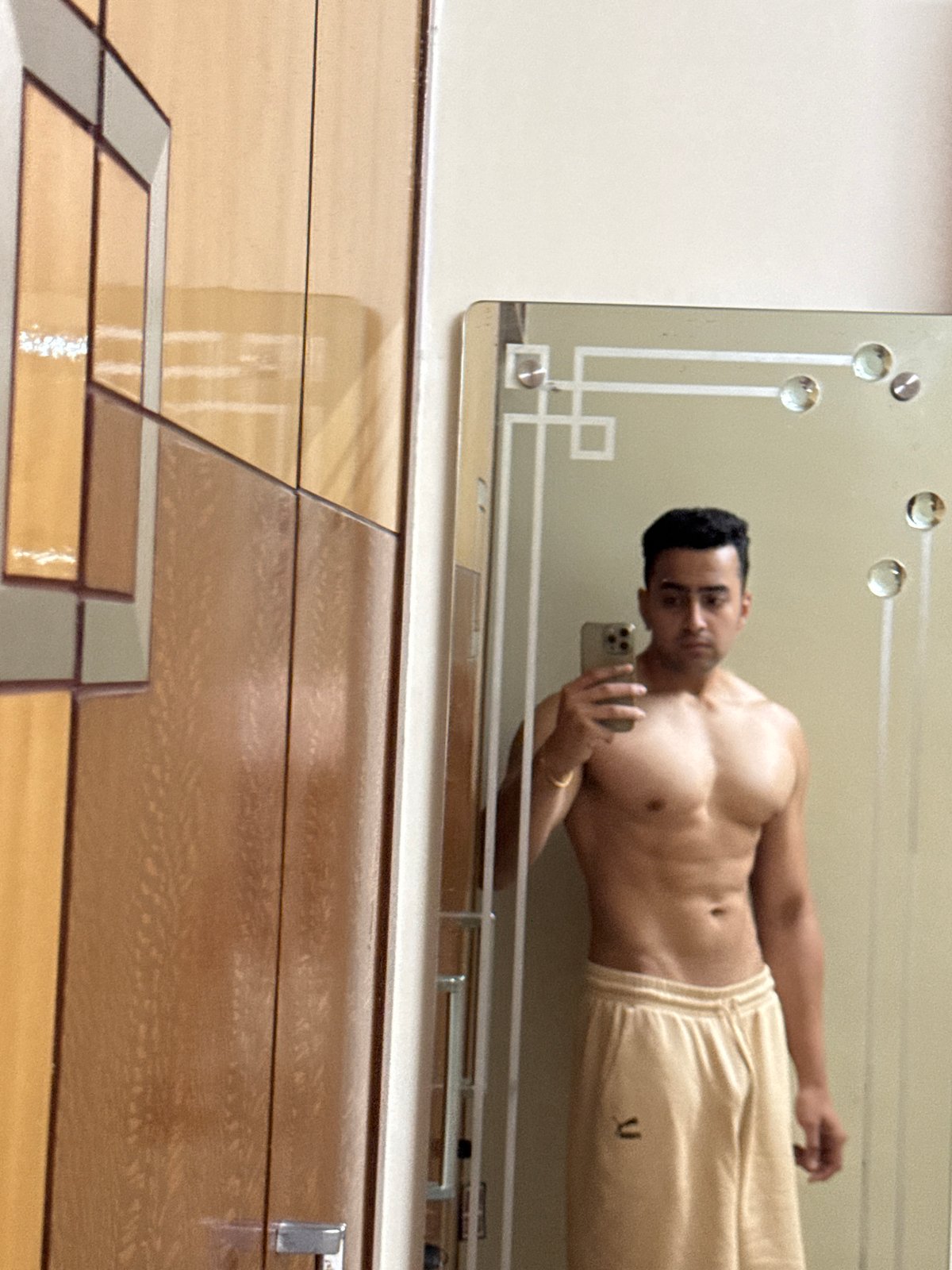 Man Takes Mirror Selfies in Kolkata Interior