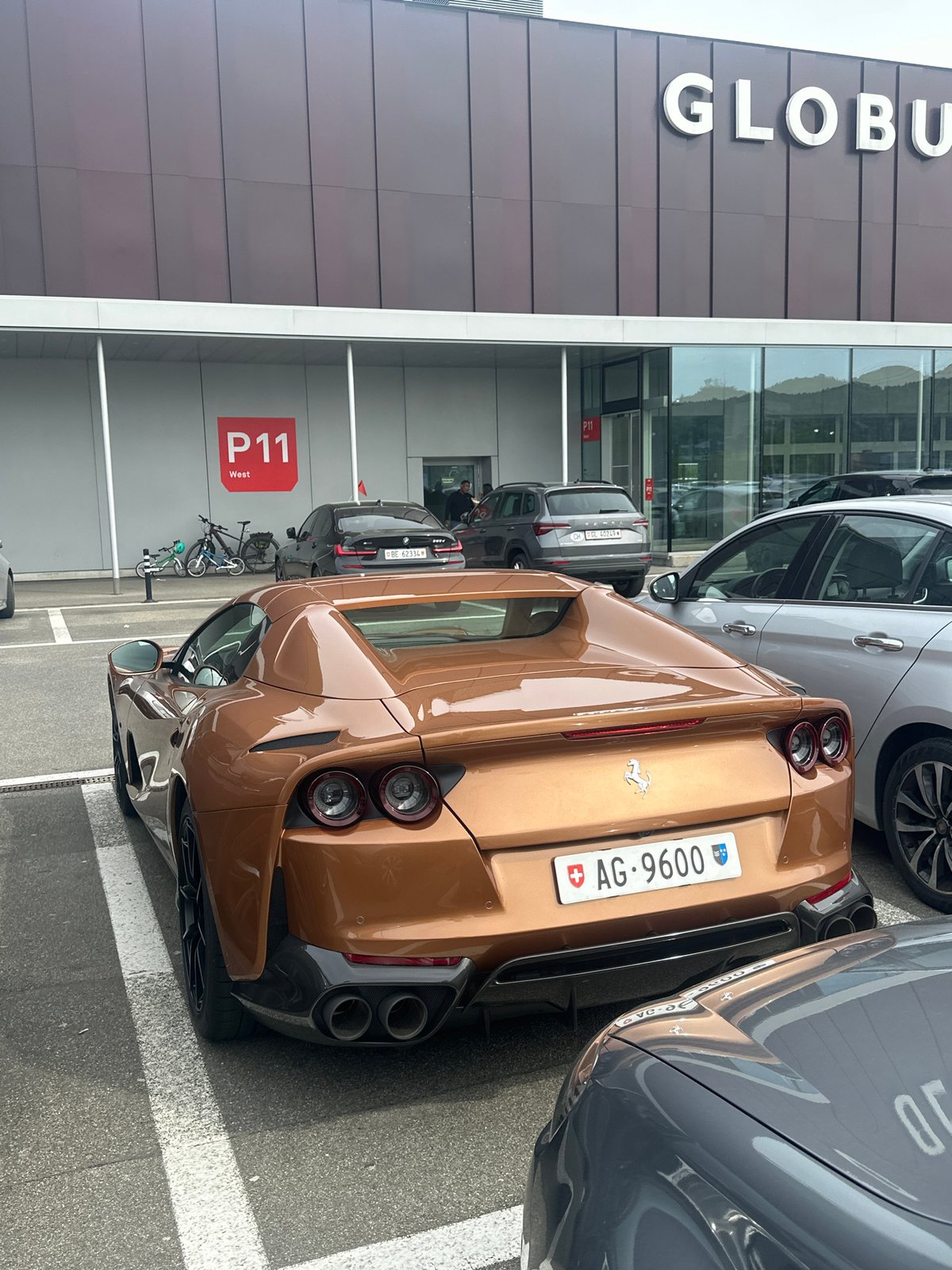 Bronze Ferrari spotted in Wallisellen parking area