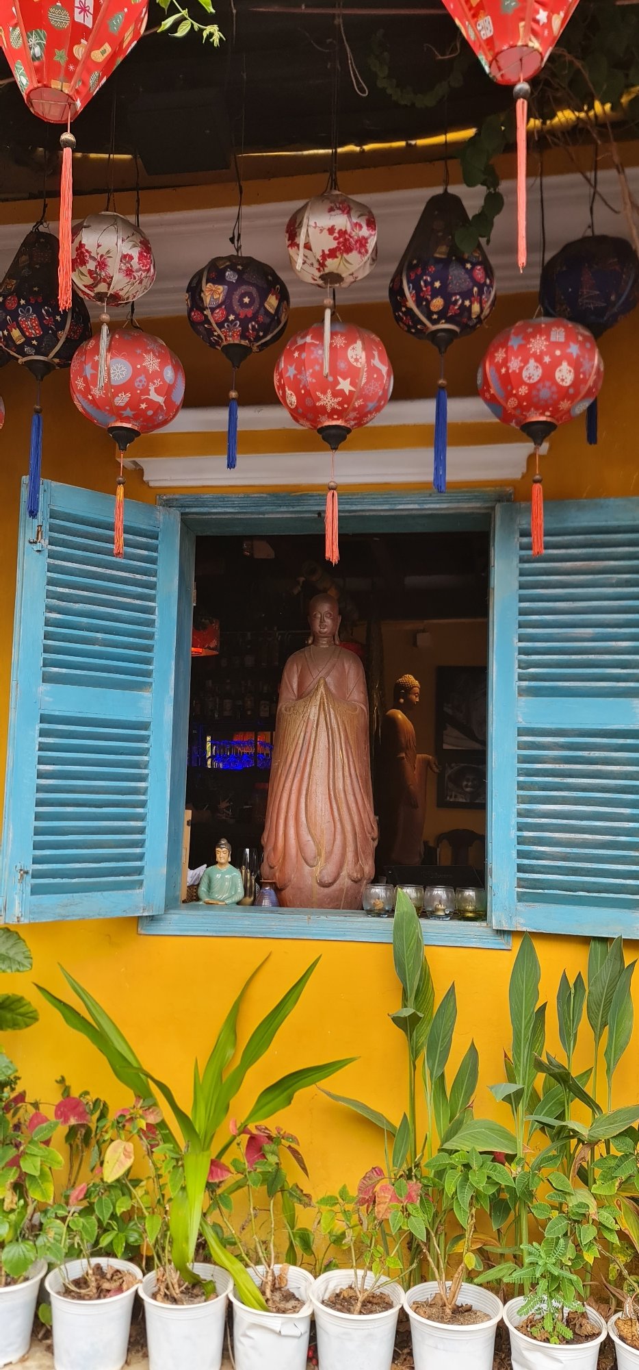 Daily life moments captured across Hội An Ward, Vietnam