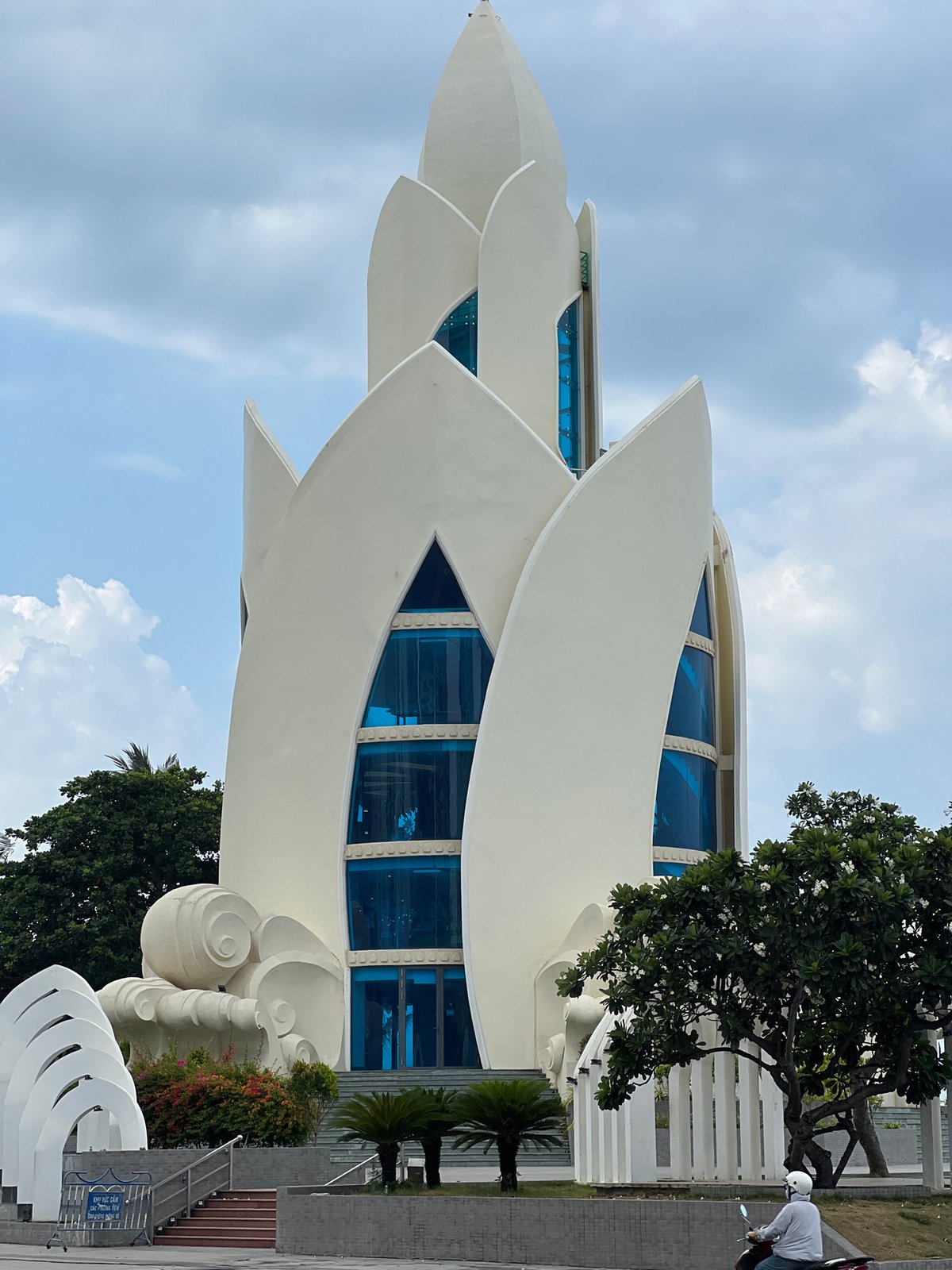 Landmarks and street life across central Nha Trang